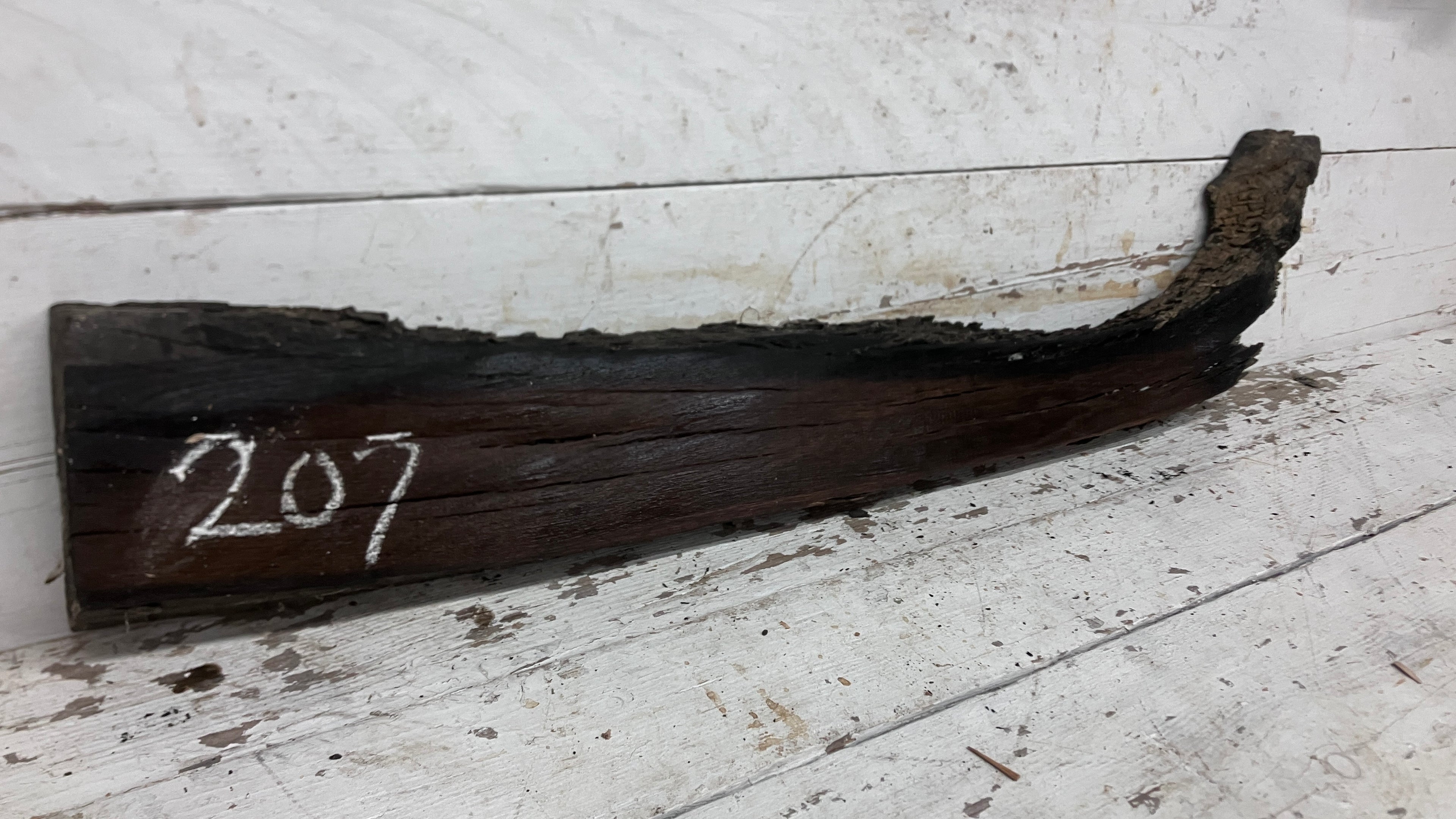 BOG OAK DRY RUSTIC HARDWOOD 735 L x 290 W x 50 D mm (206)