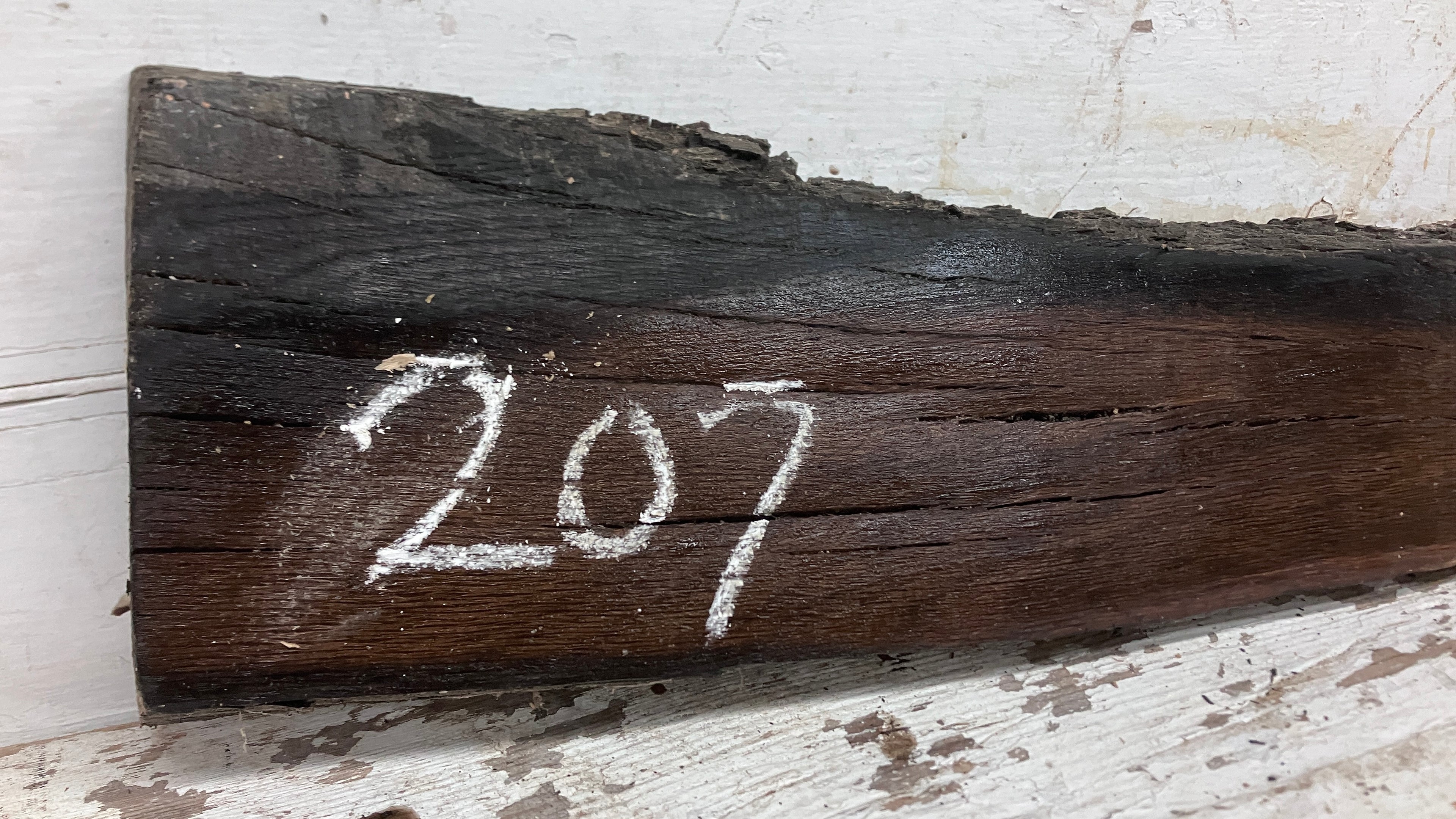 BOG OAK DRY RUSTIC HARDWOOD 735 L x 290 W x 50 D mm (206)