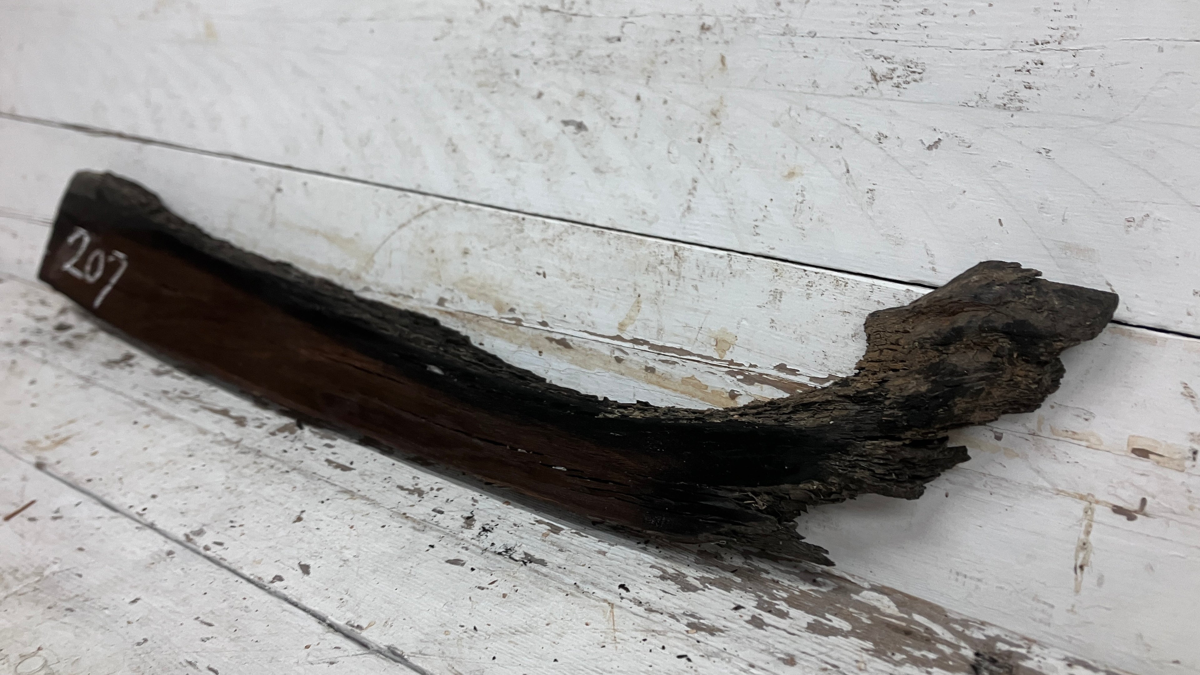 BOG OAK DRY RUSTIC HARDWOOD 735 L x 290 W x 50 D mm (206)