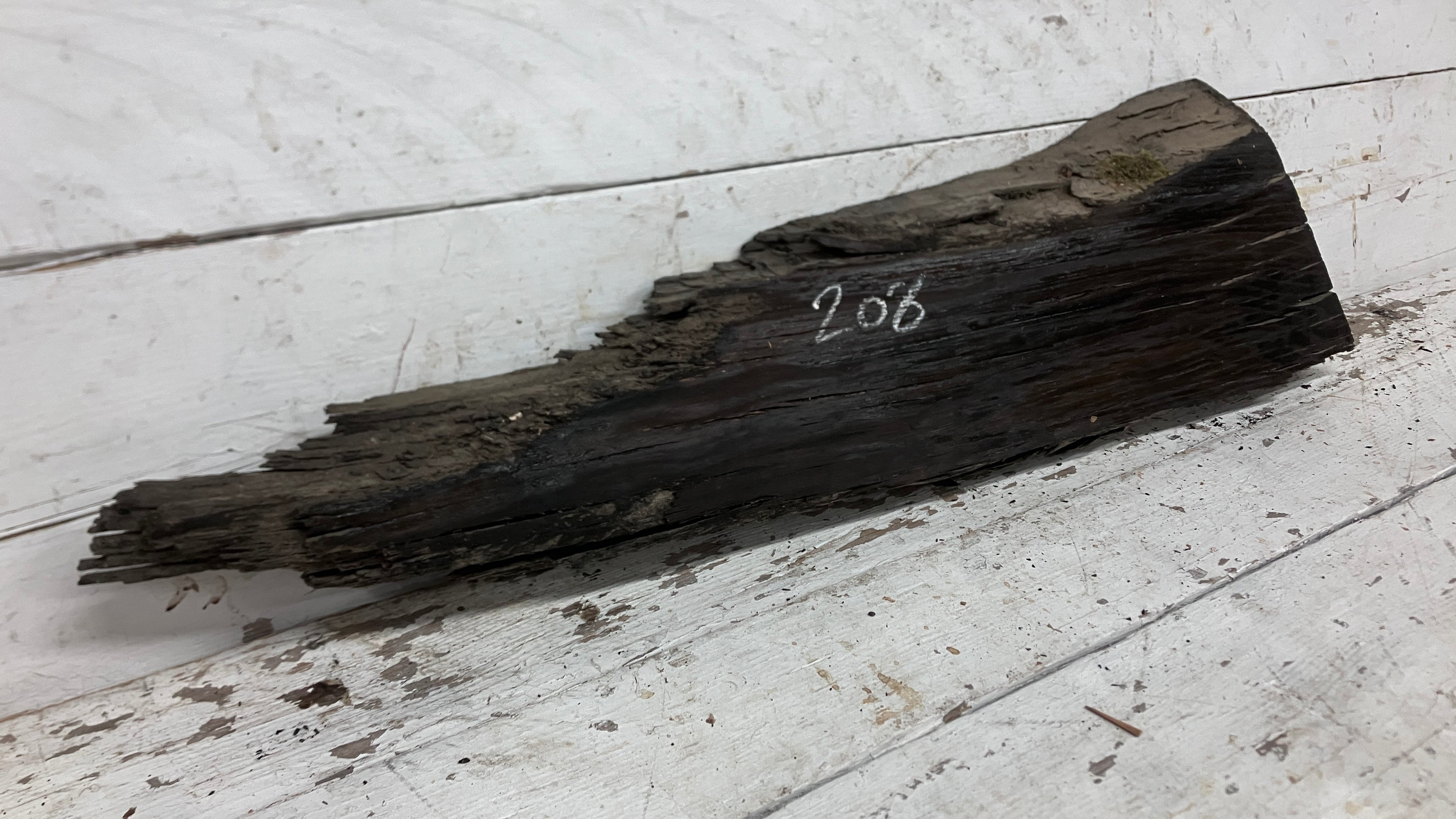 BOG OAK DRY RUSTIC HARDWOOD 882 L x 239 W x 45 D mm (208)