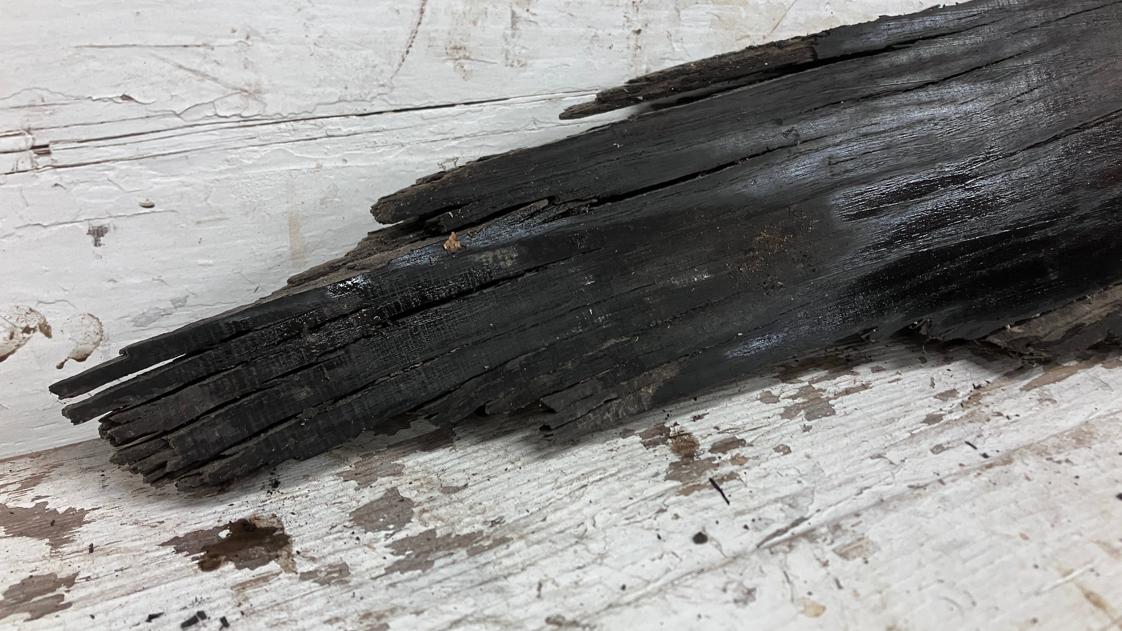 BOG OAK DRY RUSTIC HARDWOOD 882 L x 239 W x 45 D mm (208)