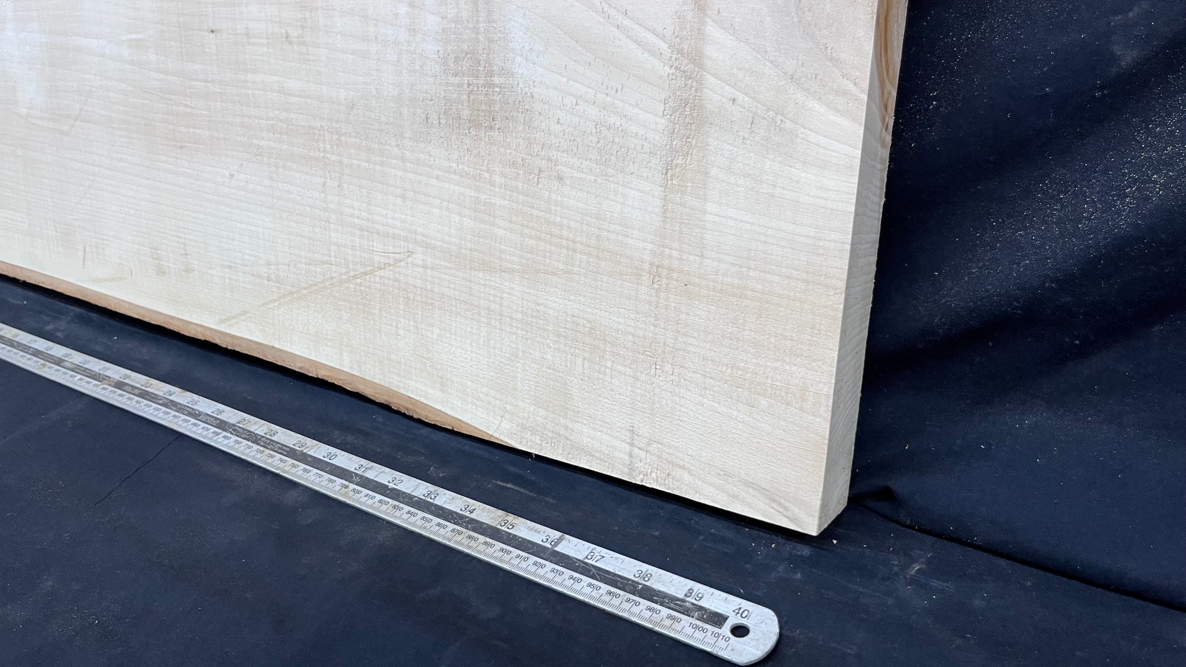 Lime wood carving block, 1048 L x 476 W x 38 D mm        (450)