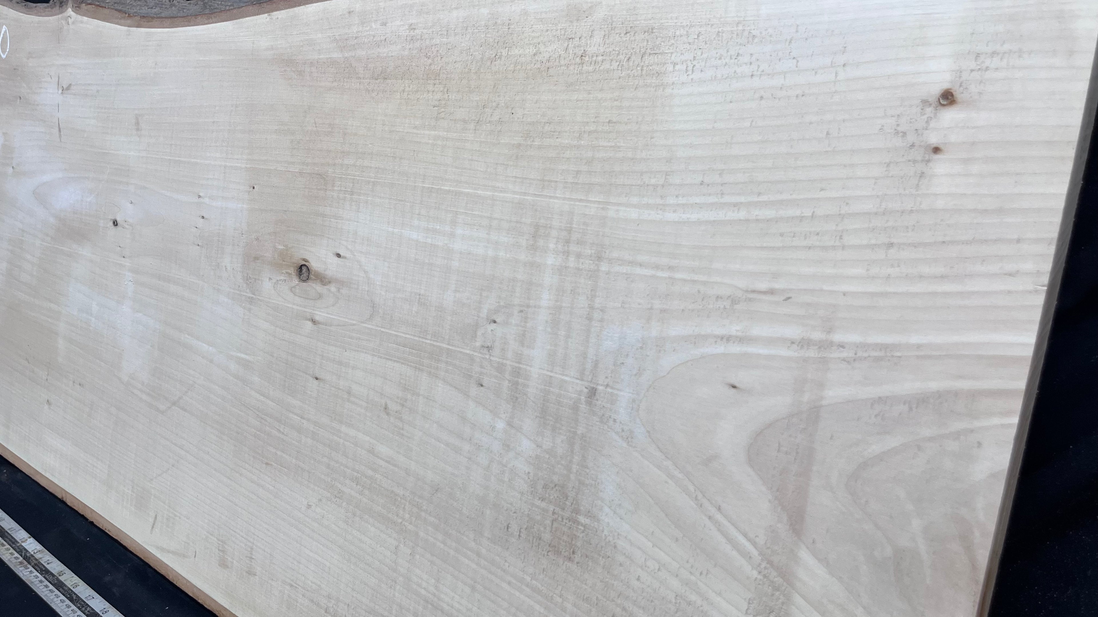Lime wood carving block, 1048 L x 476 W x 38 D mm        (450)