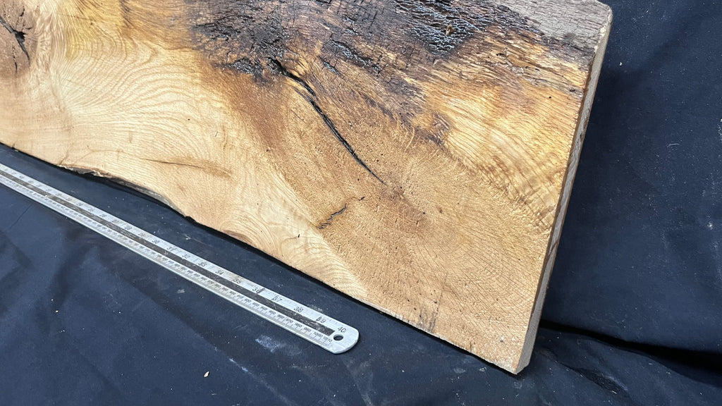Oak hardwood, floating shelf, 1365 L x 365 W x 25 D mm      (461mt)