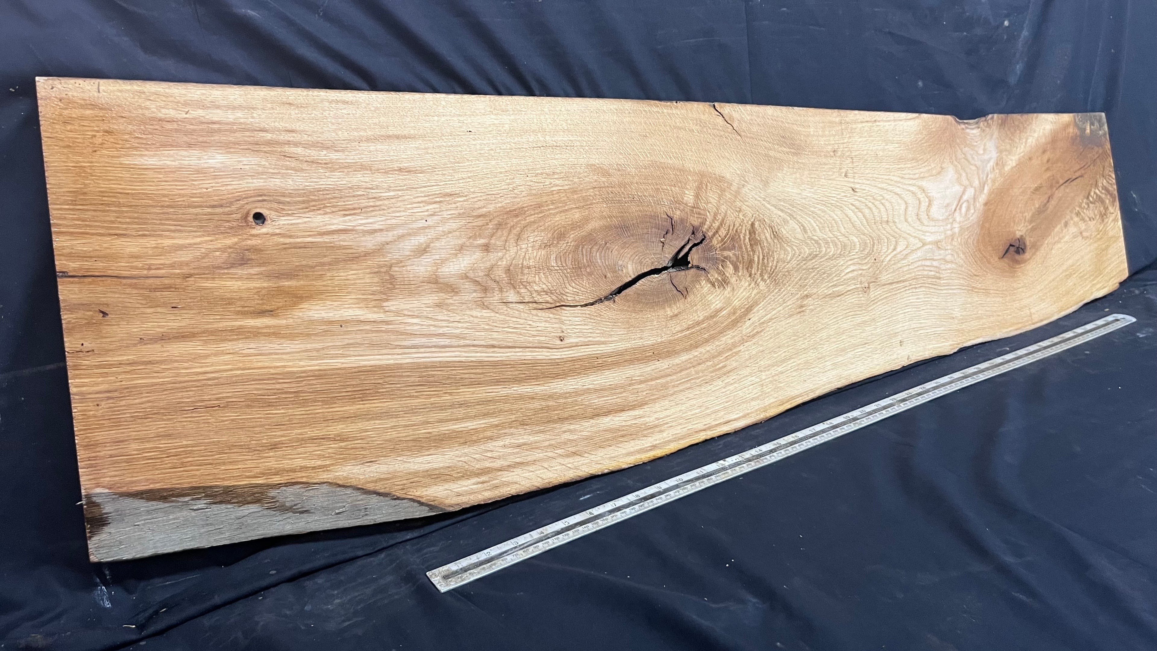 Oak hardwood, floating shelf, 1365 L x 365 W x 25 D mm      (461mt)