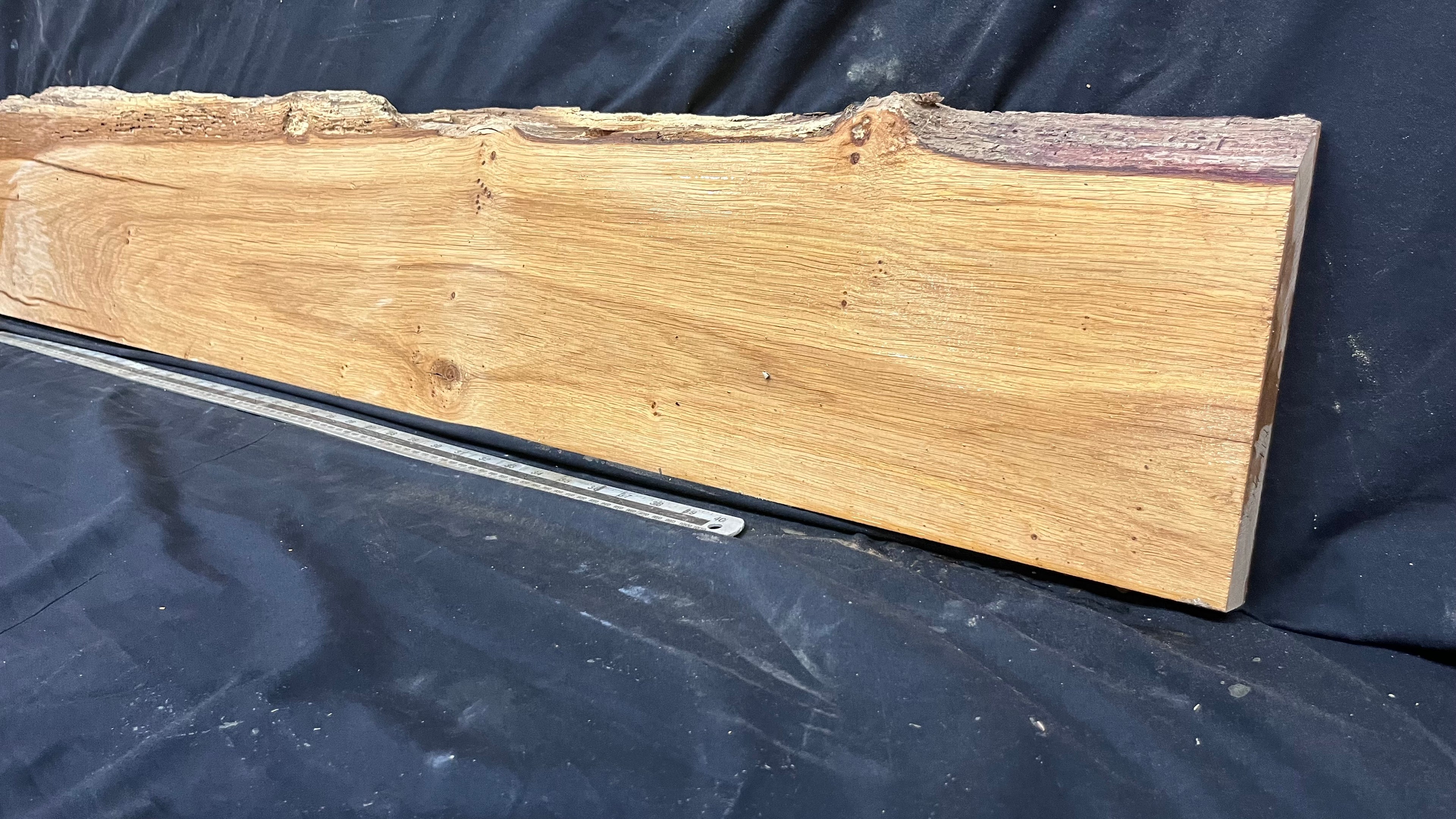Oak hardwood, floating shelf, 1510 L x 260 W x 32 D mm      (463mt)