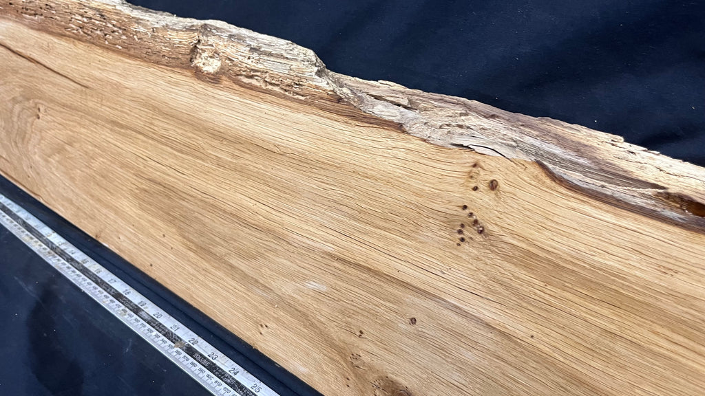 Oak hardwood, floating shelf, 1510 L x 260 W x 32 D mm      (463mt)