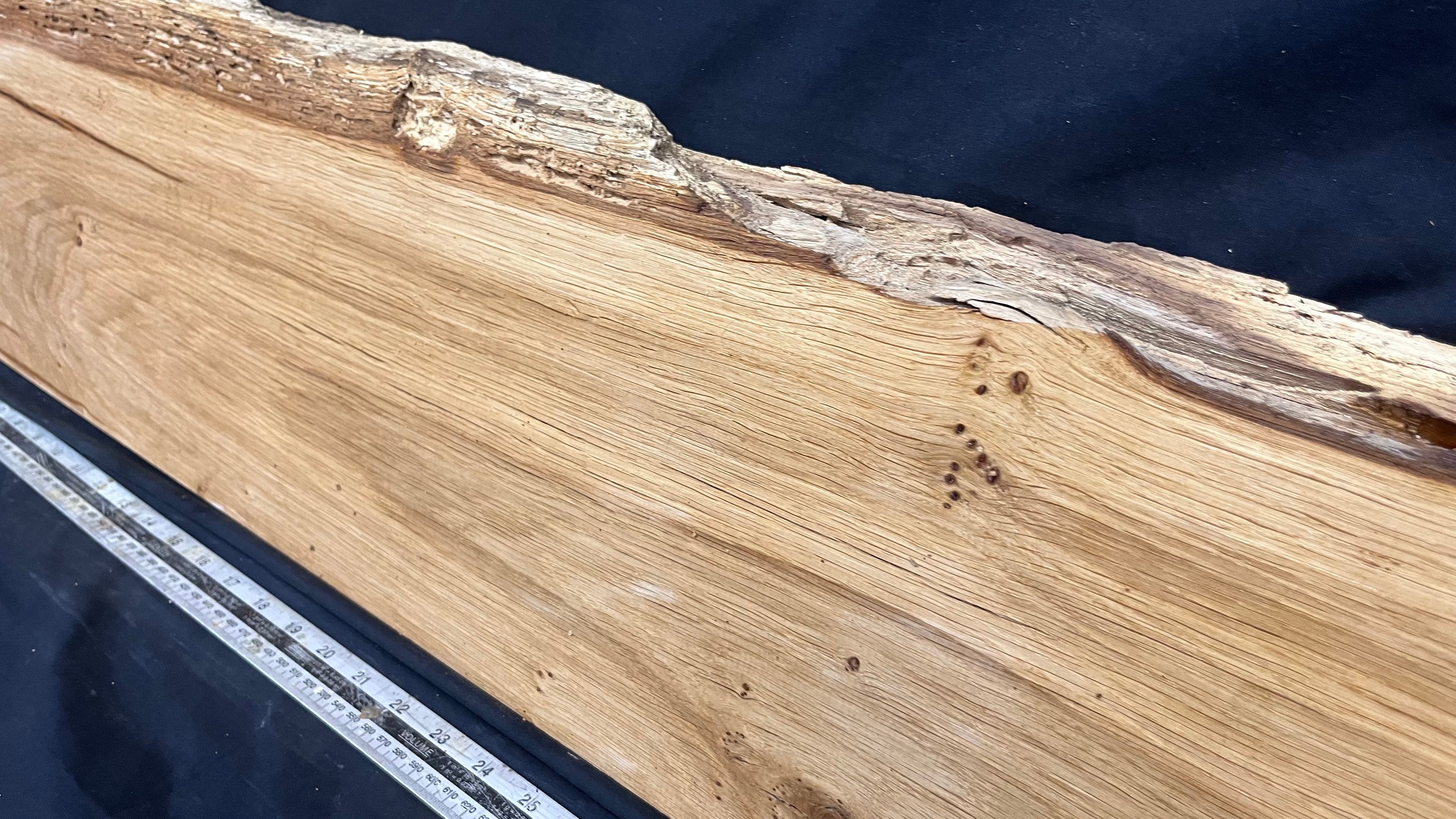 Oak hardwood, floating shelf, 1510 L x 260 W x 32 D mm      (463mt)
