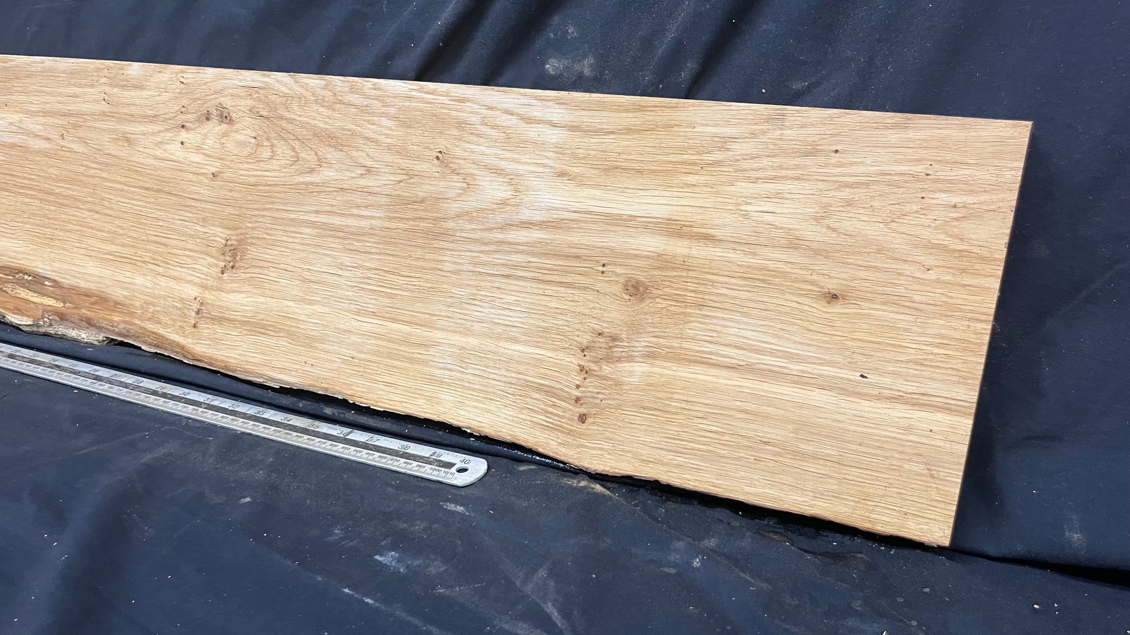 Oak hardwood, floating shelf, 1510 L x 260 W x 32 D mm      (463mt)