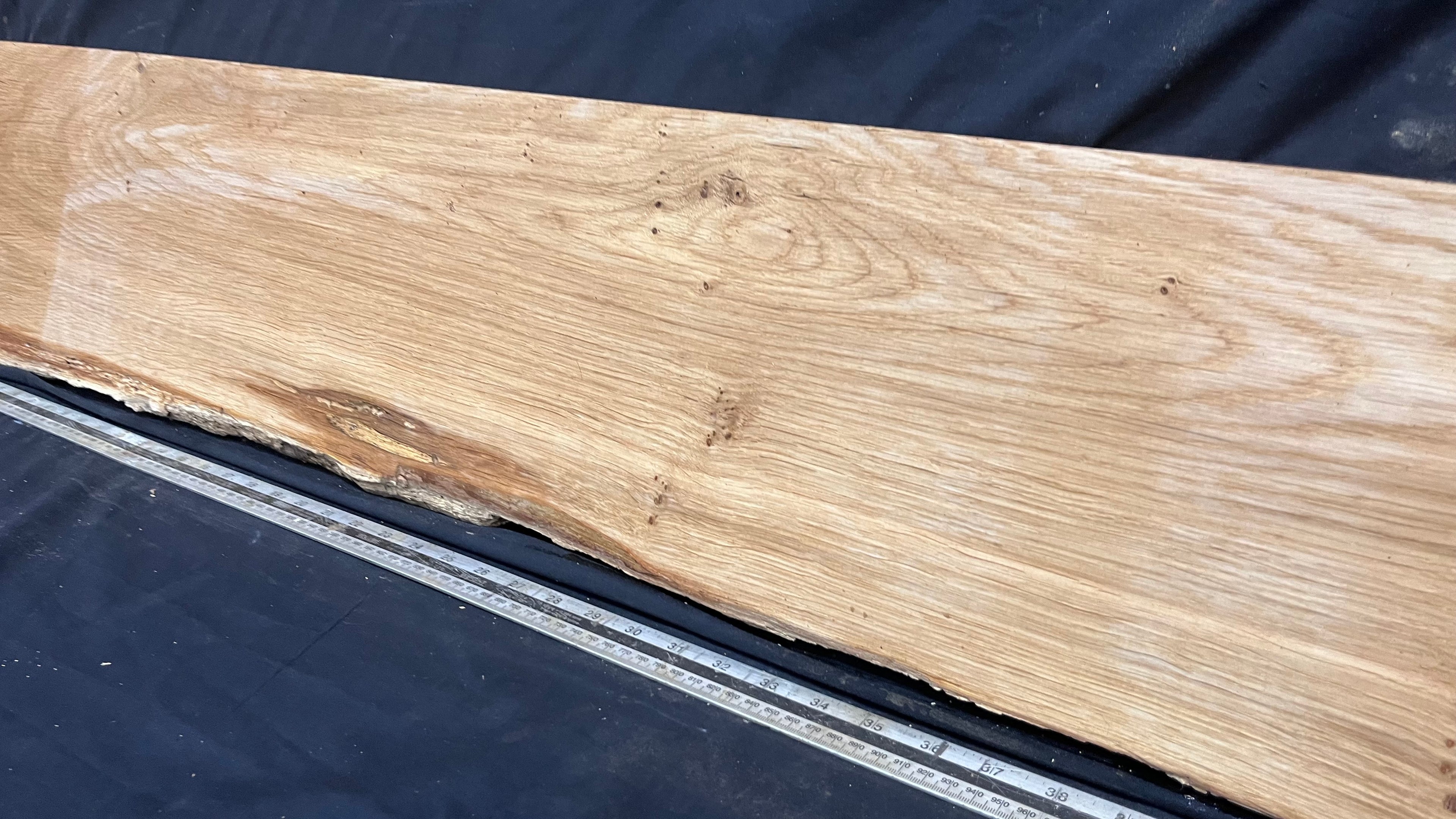 Oak hardwood, floating shelf, 1510 L x 260 W x 32 D mm      (463mt)