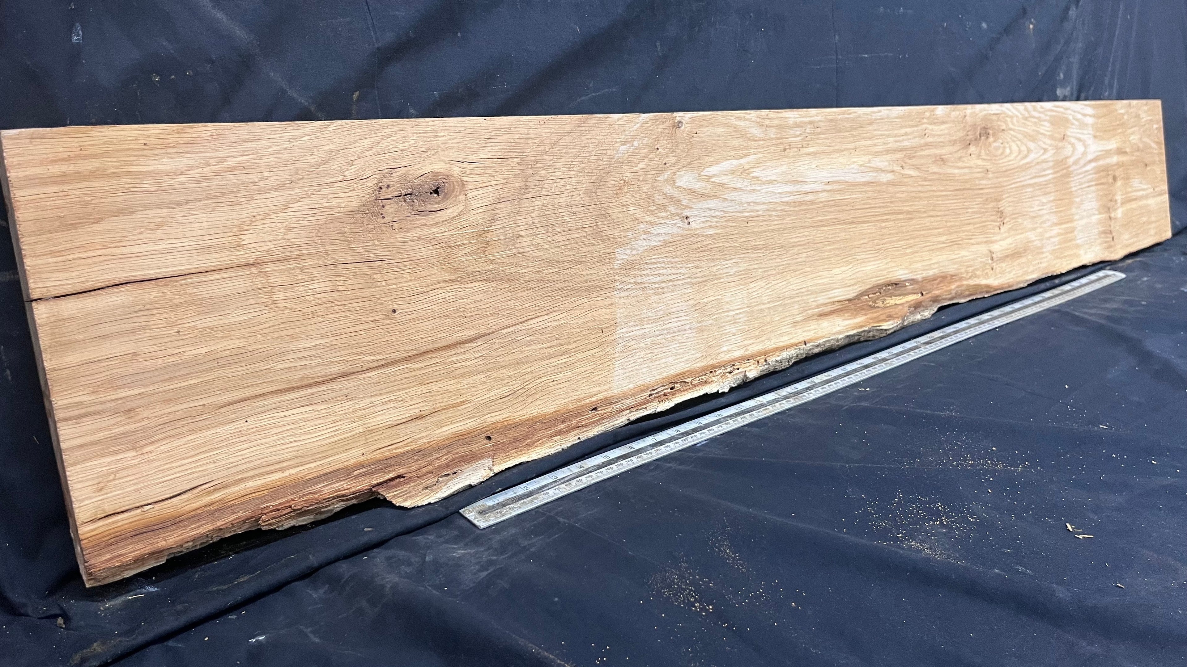 Oak hardwood, floating shelf, 1510 L x 260 W x 32 D mm      (463mt)