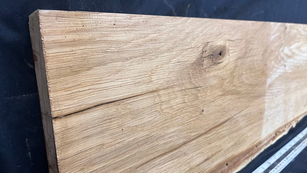 Oak hardwood, floating shelf, 1510 L x 260 W x 32 D mm      (463mt)