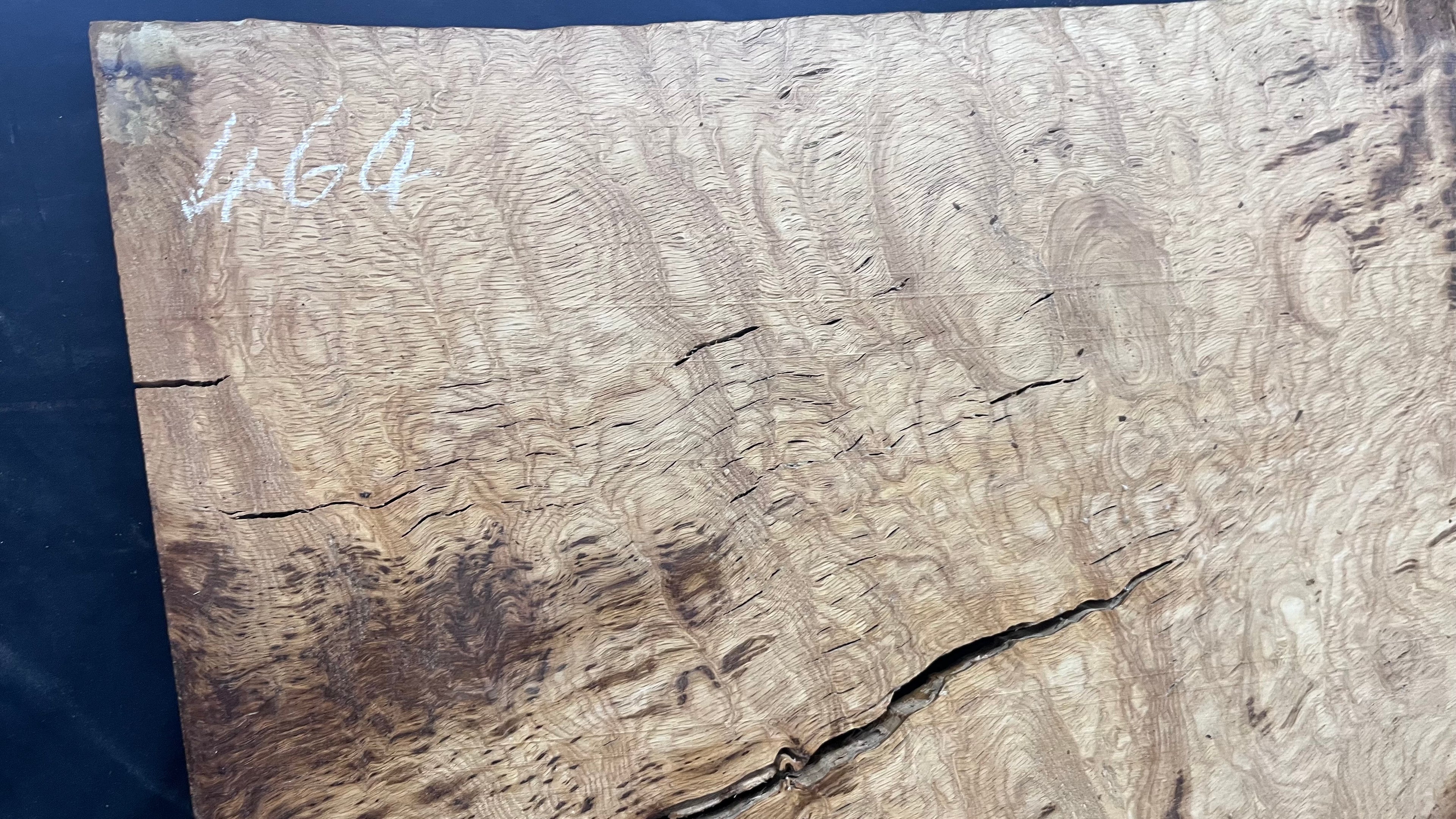 Tiger oak hardwood, feature wood, wall hanging 1087 L x 567 W x 18 D mm      (464mt)