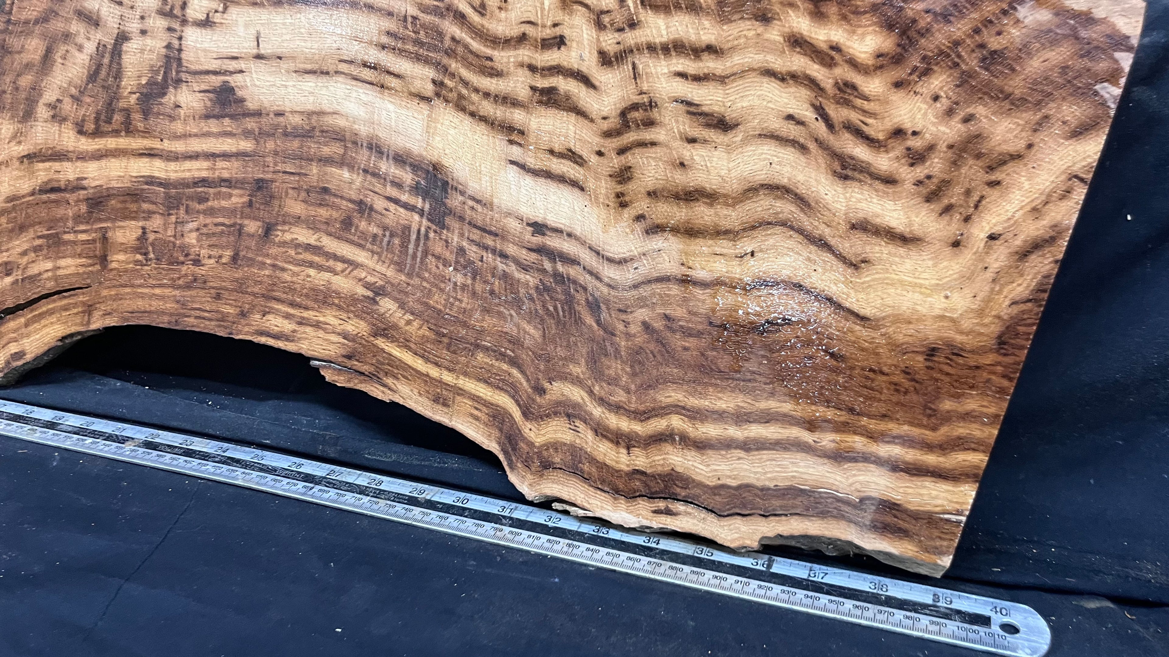 Tiger oak, feature wood, wall hanging 1114 L x 546 W x 15 D mm      (465mt)