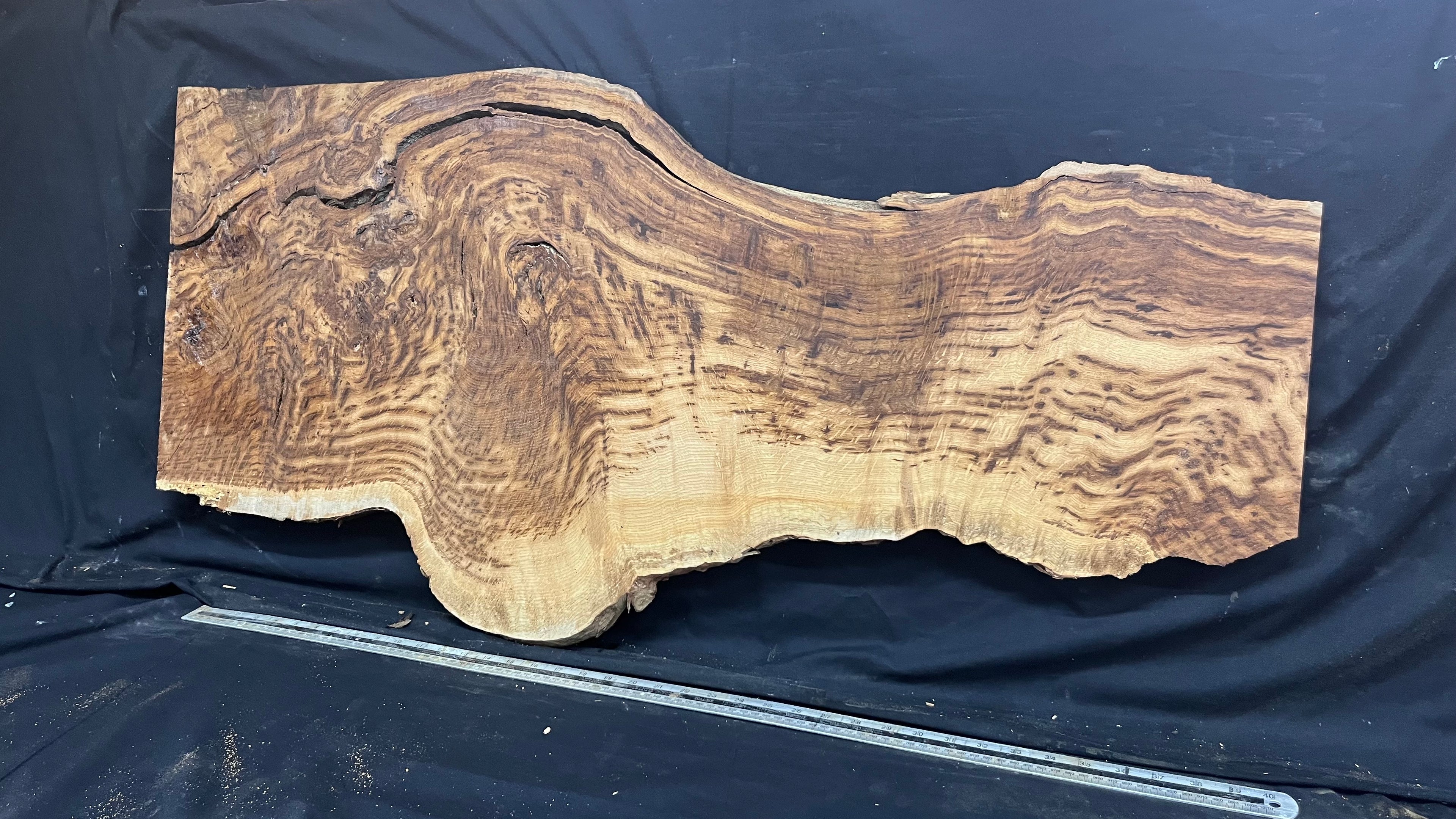 Tiger oak, feature wood, wall hanging 1114 L x 546 W x 15 D mm      (465mt)