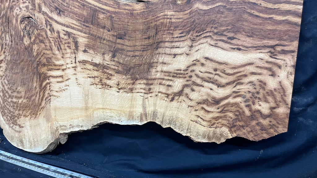 Tiger oak, feature wood, wall hanging 1114 L x 546 W x 15 D mm      (465mt)