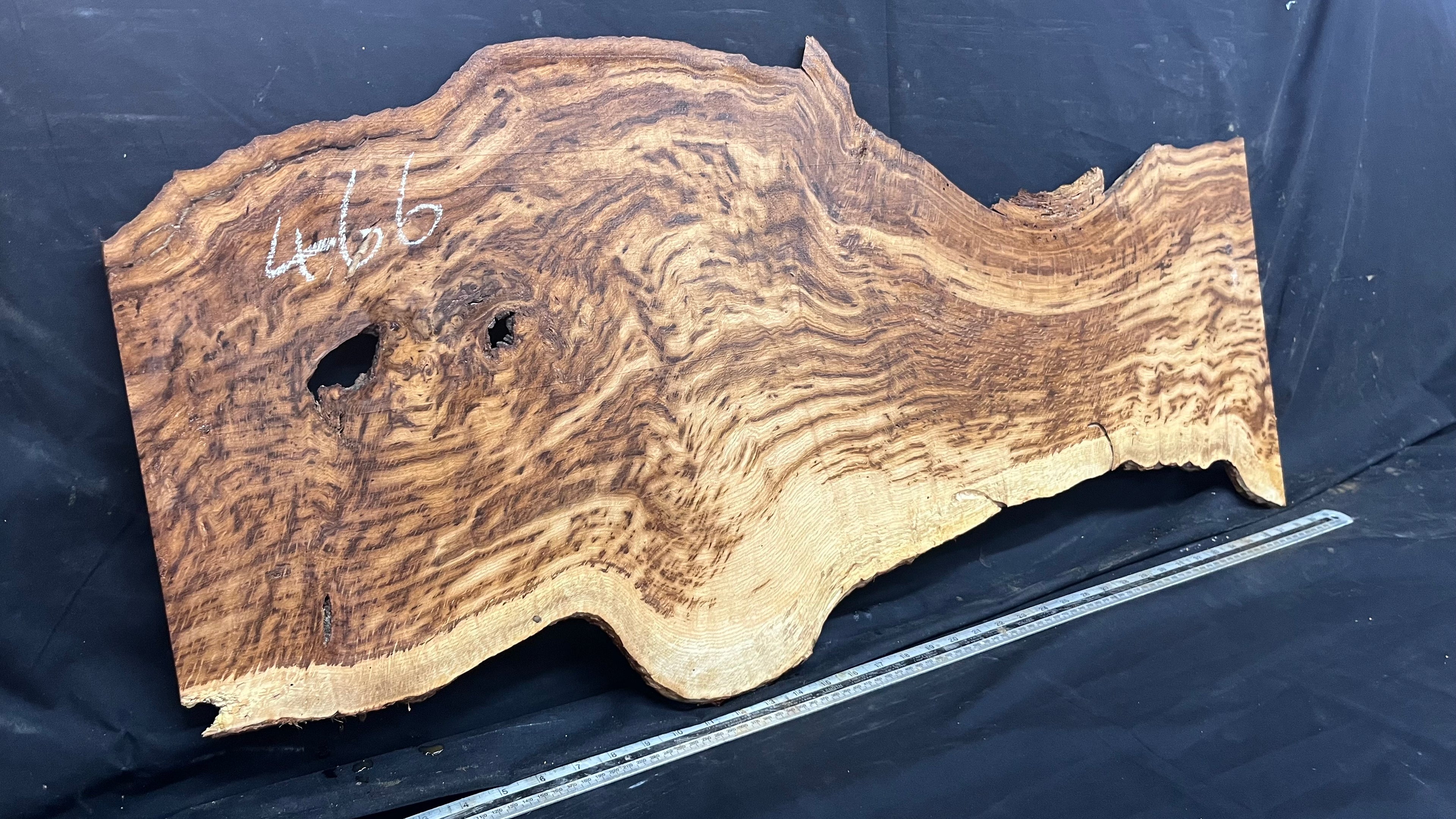 Tiger oak, tone wood, feature wood, wall hanging 1034 L x 473 W x 9 D mm      (466mt)