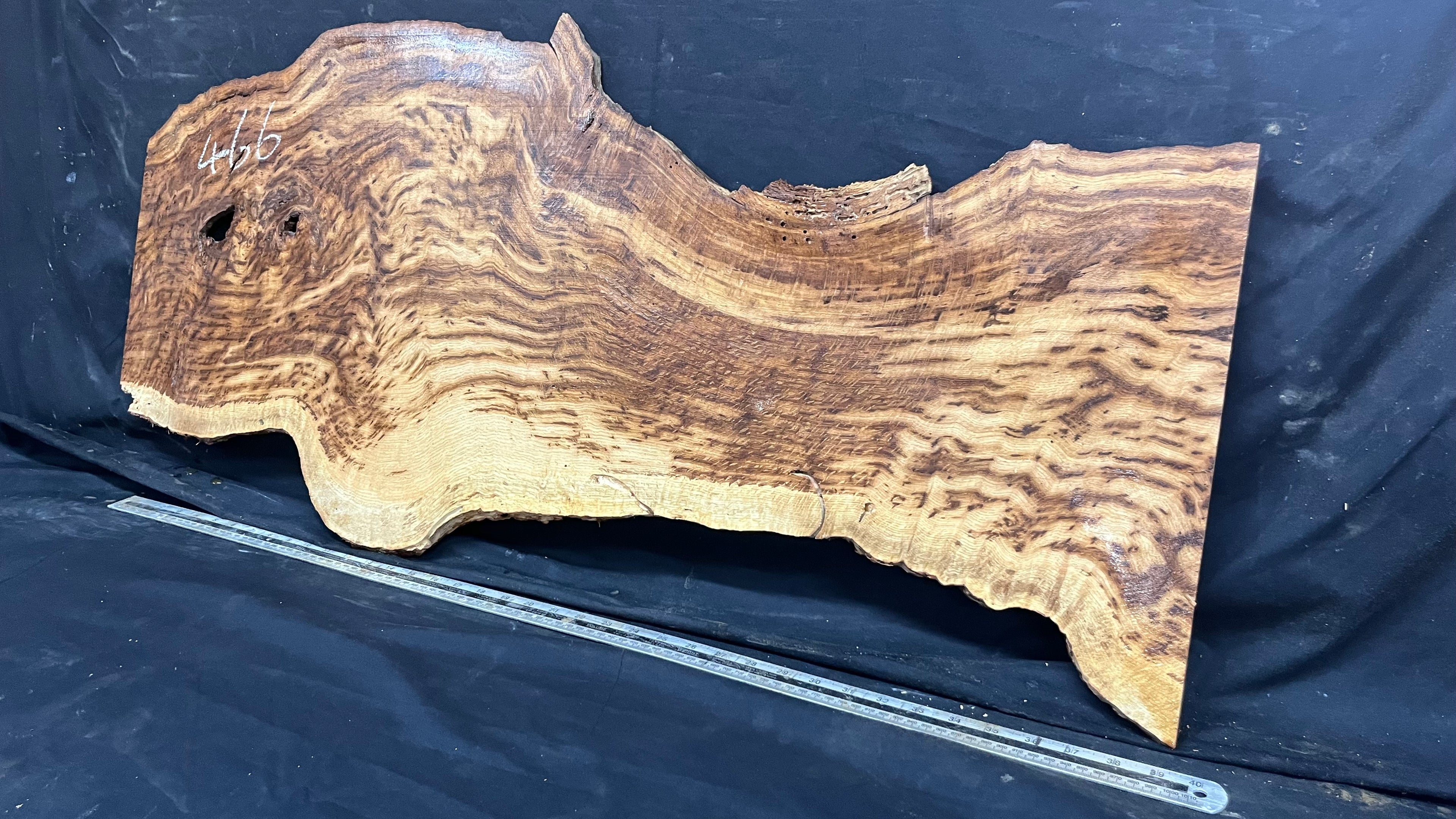 Tiger oak, tone wood, feature wood, wall hanging 1034 L x 473 W x 9 D mm      (466mt)
