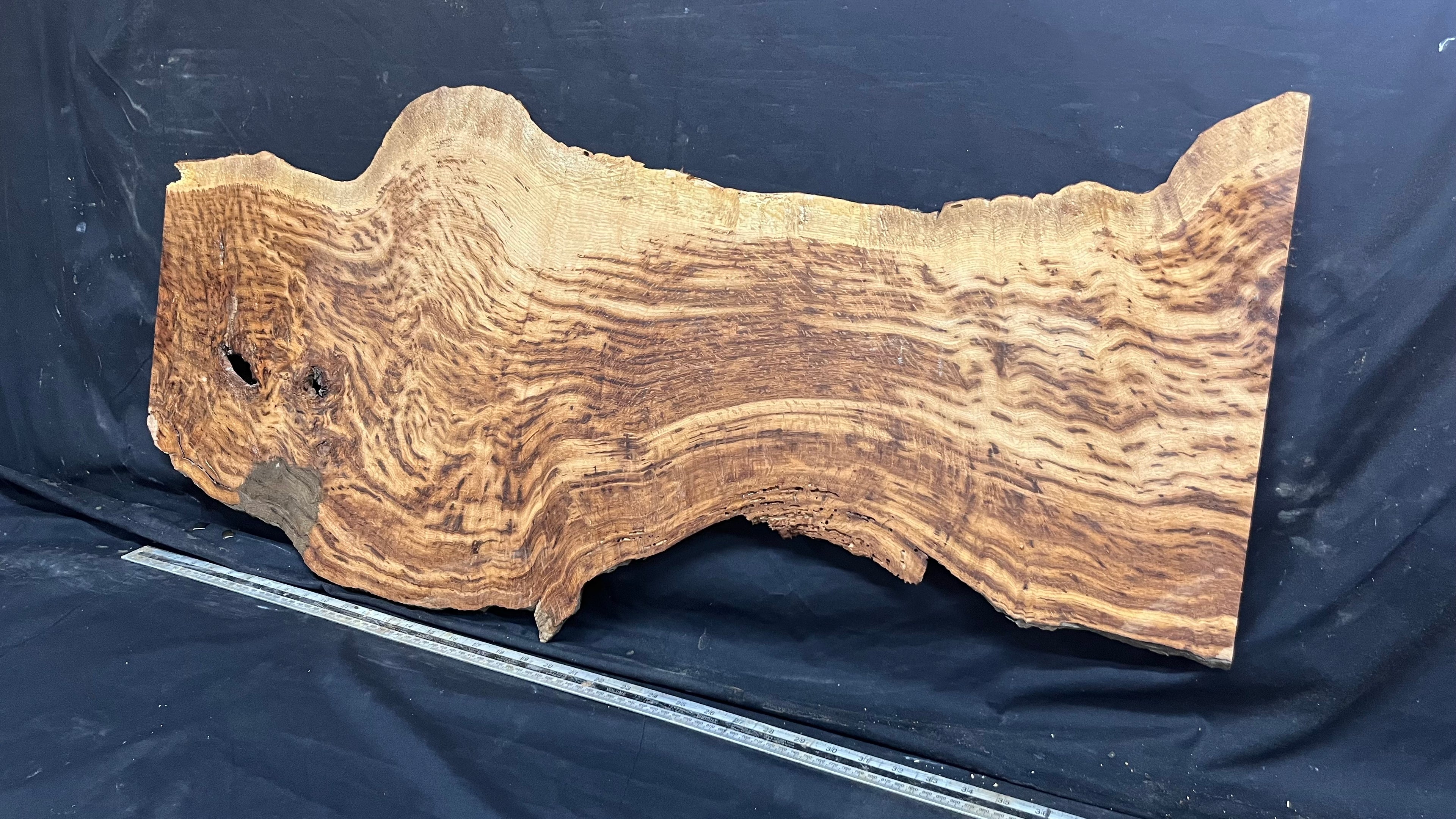 Tiger oak, tone wood, feature wood, wall hanging 1034 L x 473 W x 9 D mm      (466mt)