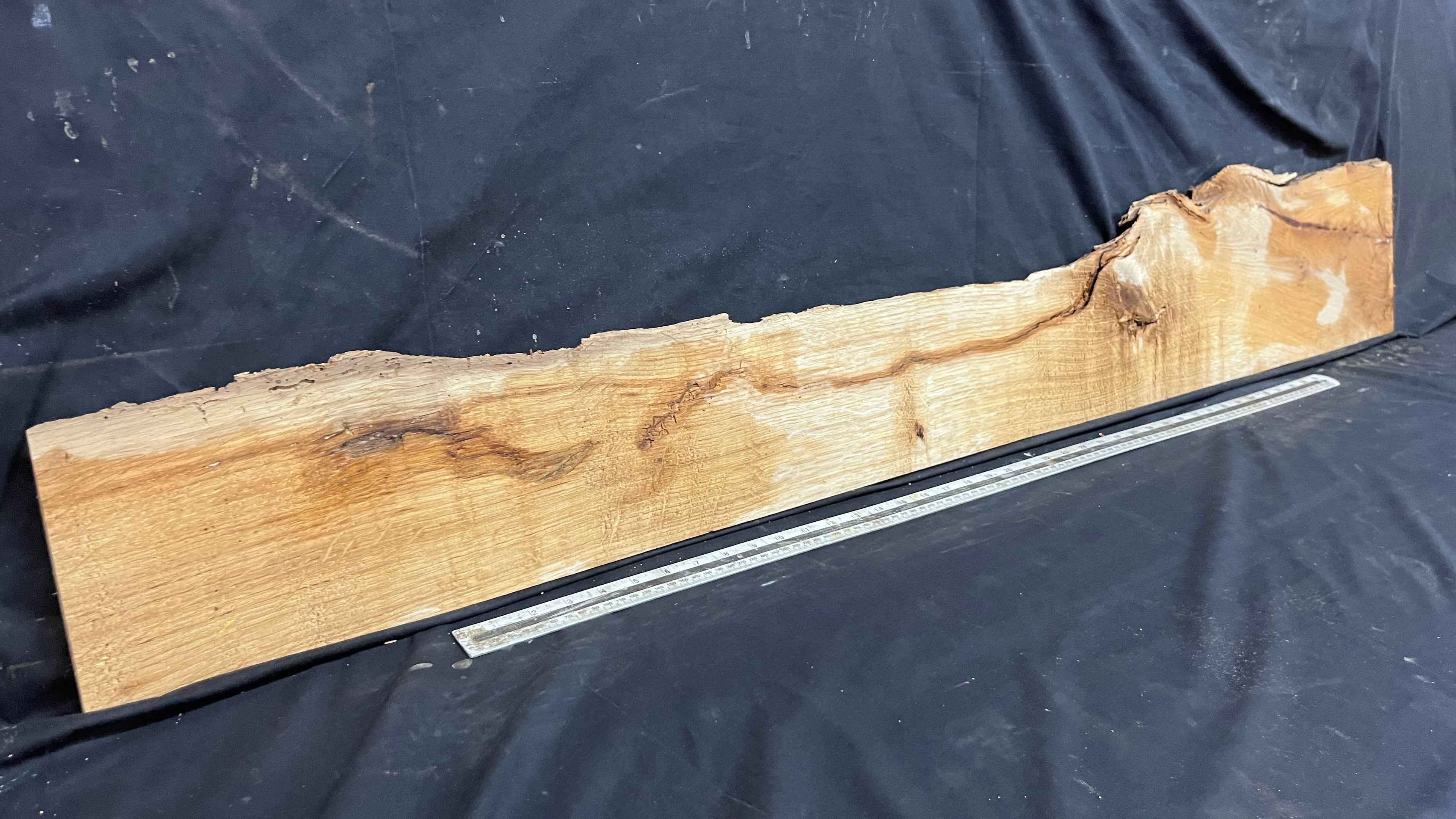 Oak, shelving, mantle, 1480 L x230 W x 18 D mm      (469mt)