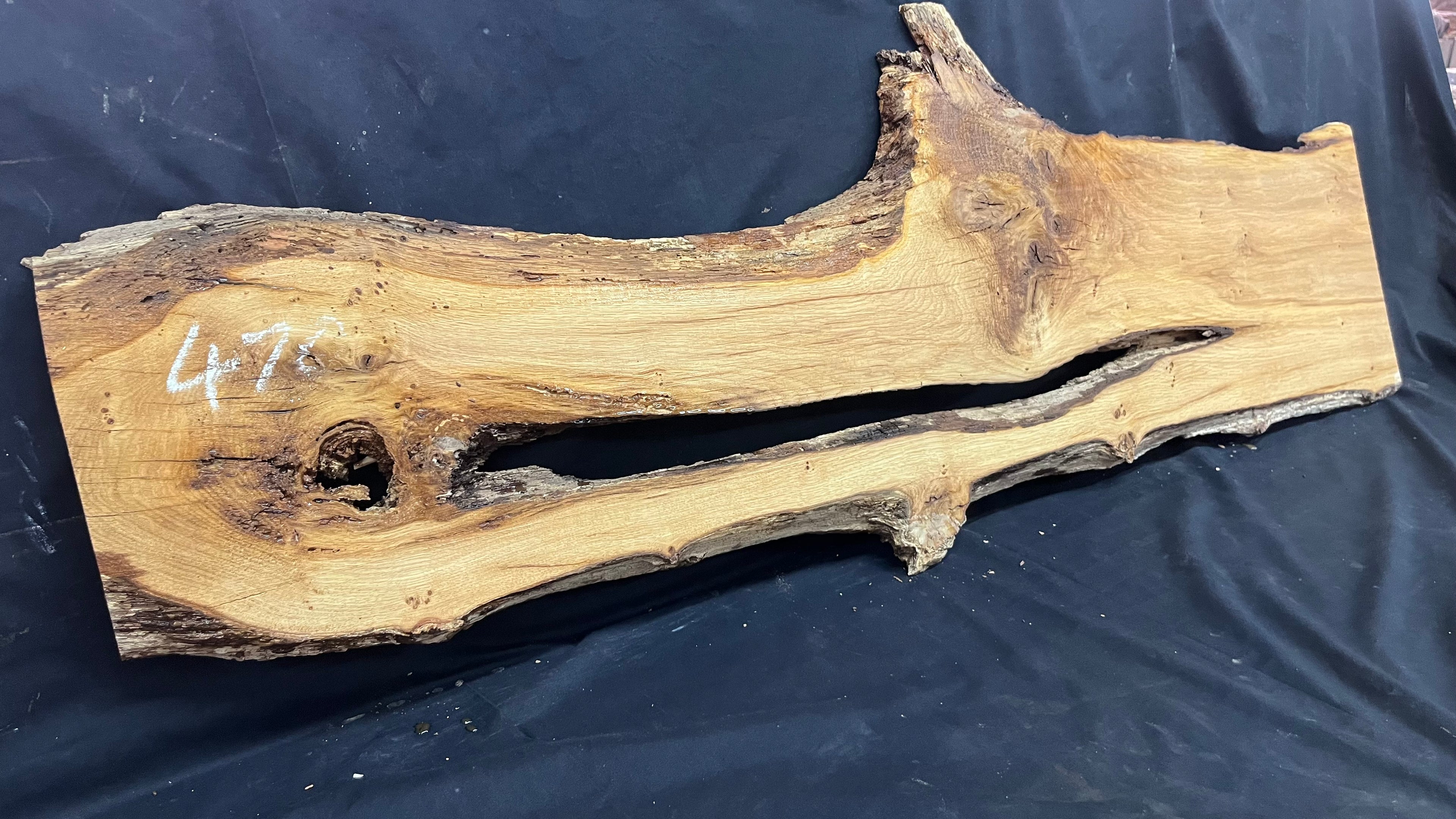 Oak resin river table blank, 1378 L x 445 W x 32 D mm      (470mt)