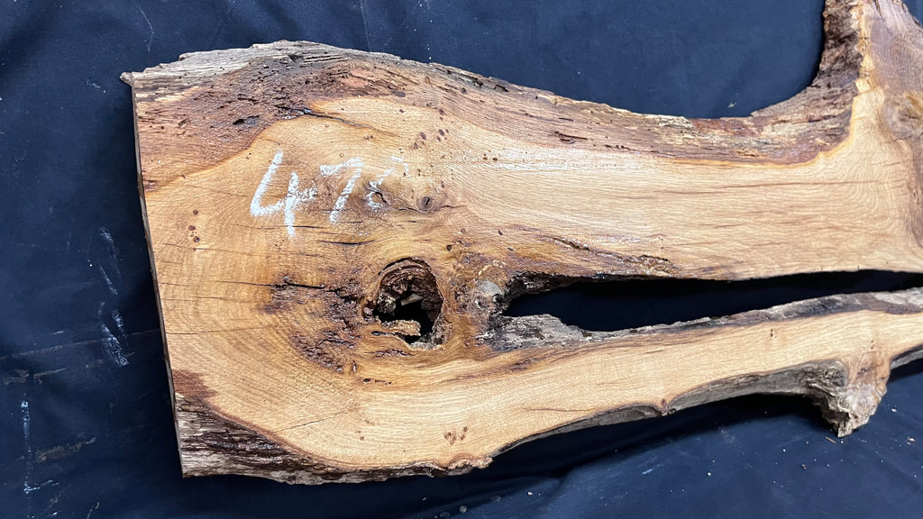 Oak resin river table blank, 1378 L x 445 W x 32 D mm      (470mt)