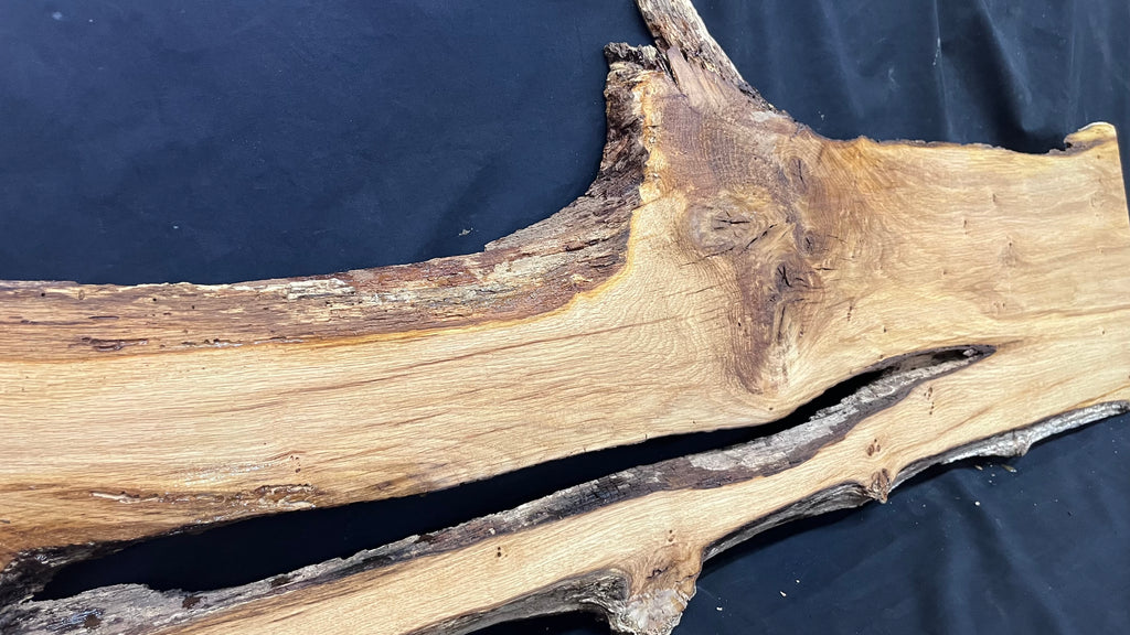 Oak resin river table blank, 1378 L x 445 W x 32 D mm      (470mt)