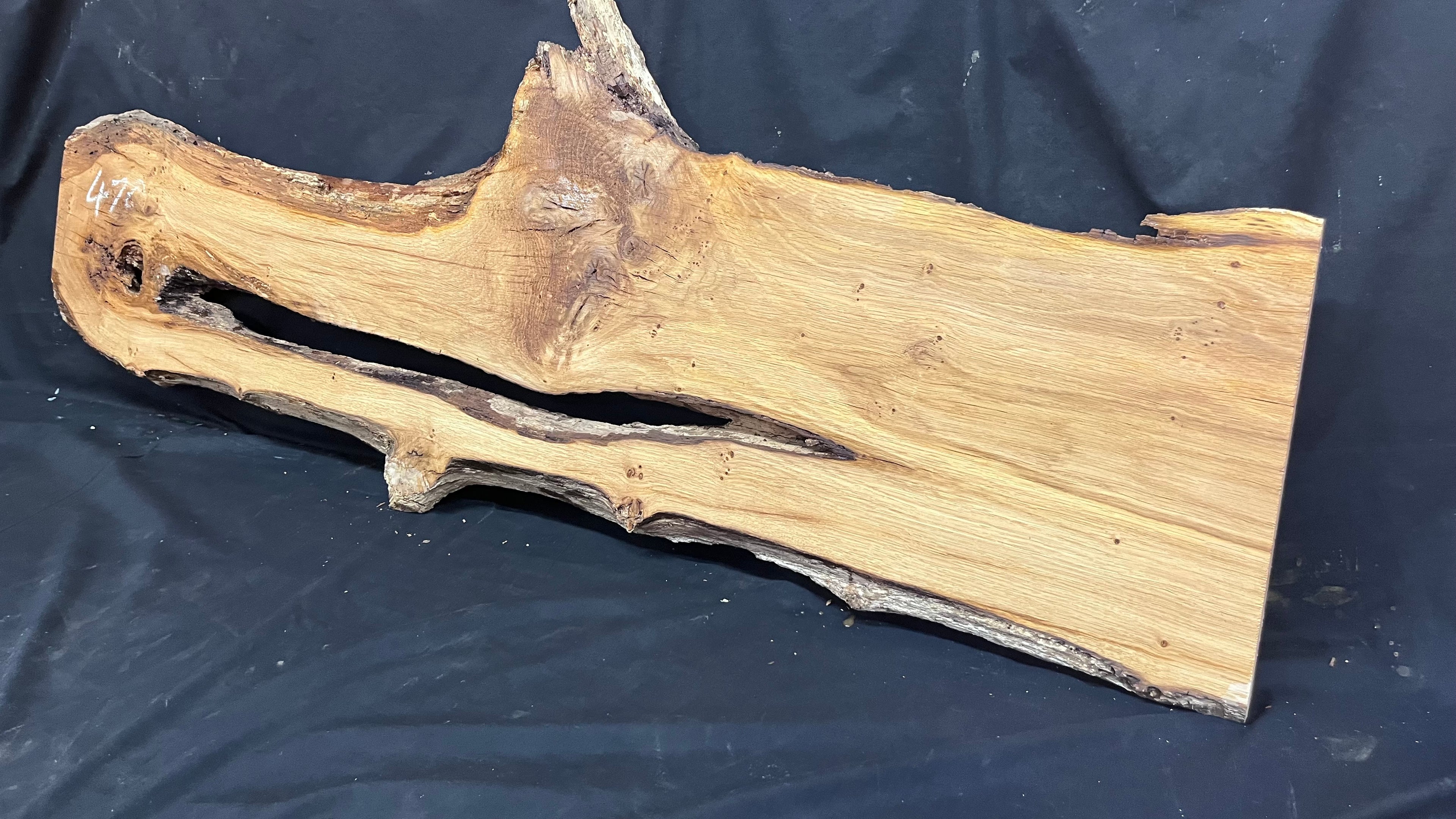 Oak resin river table blank, 1378 L x 445 W x 32 D mm      (470mt)