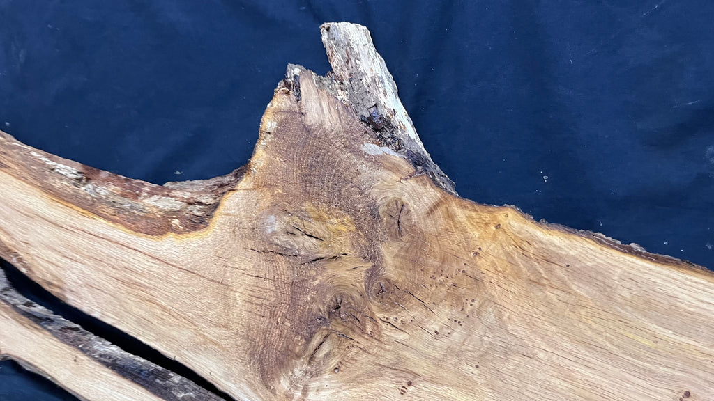 Oak resin river table blank, 1378 L x 445 W x 32 D mm      (470mt)