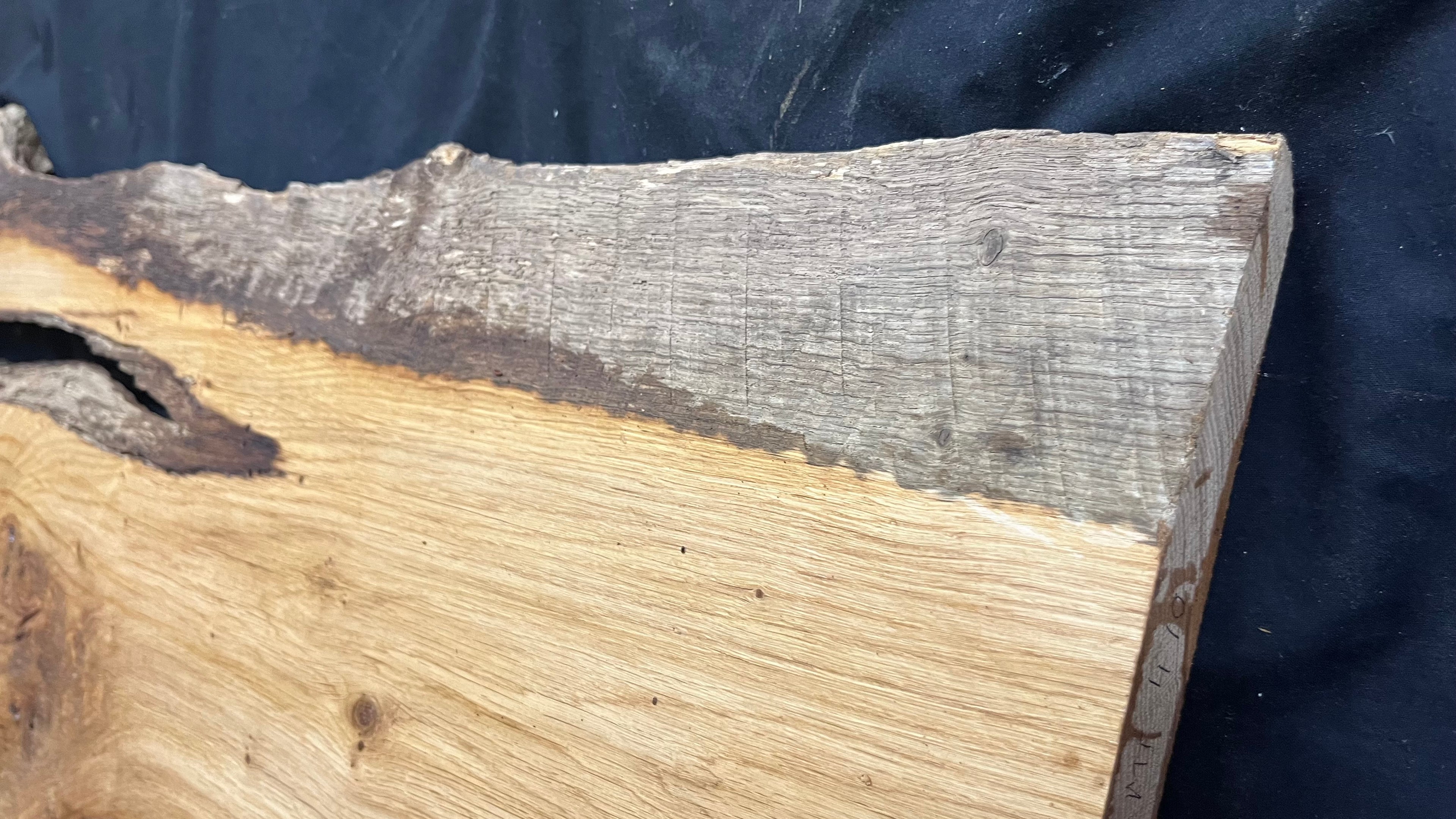 Oak resin river table blank, 1378 L x 445 W x 32 D mm      (470mt)