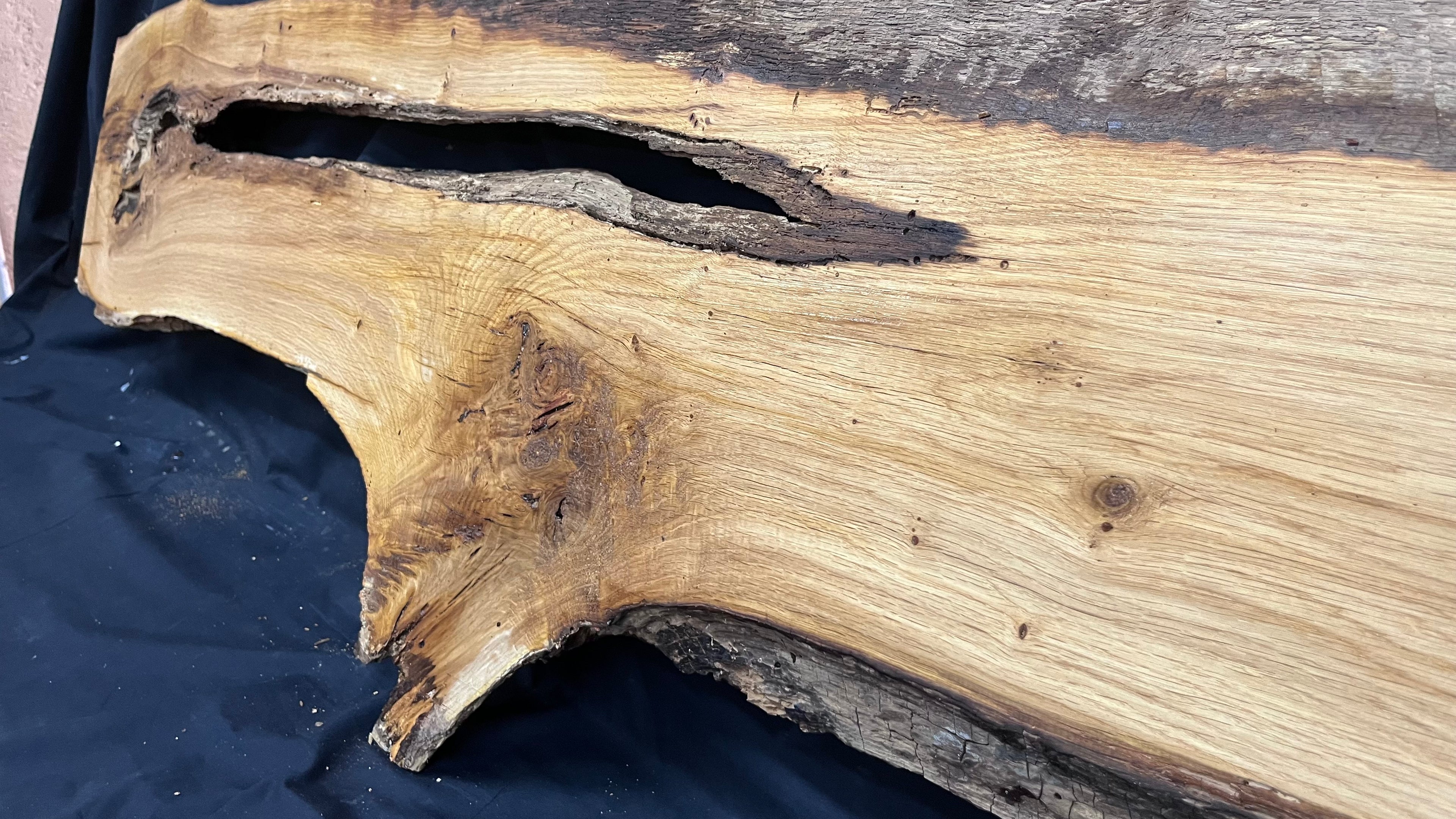 Oak resin river table blank, 1378 L x 445 W x 32 D mm      (470mt)