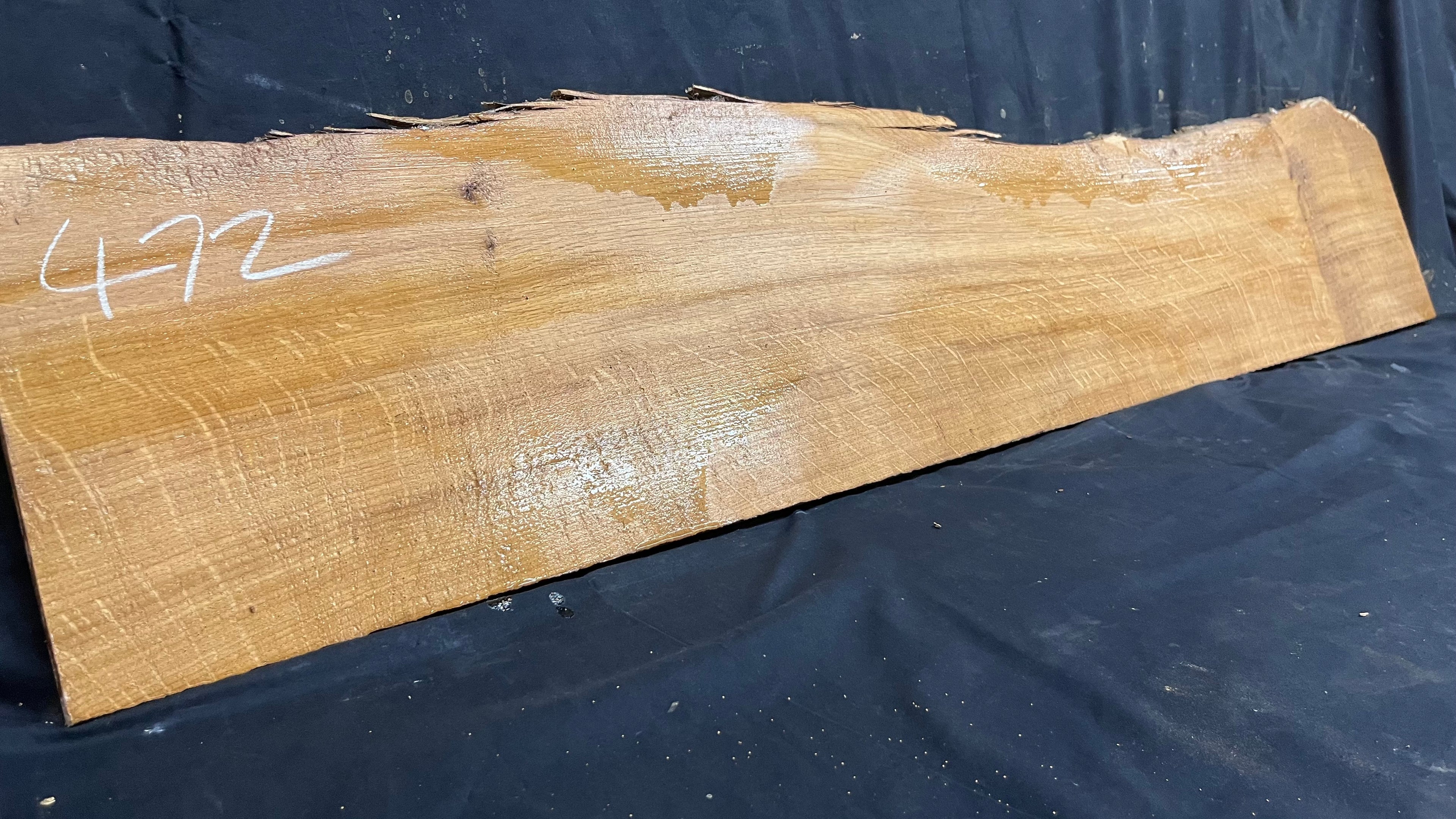 Oak slab, 1/4 sawn, shelving, coffee table, 1381 L x 275 W x 17 D mm      (472mt)