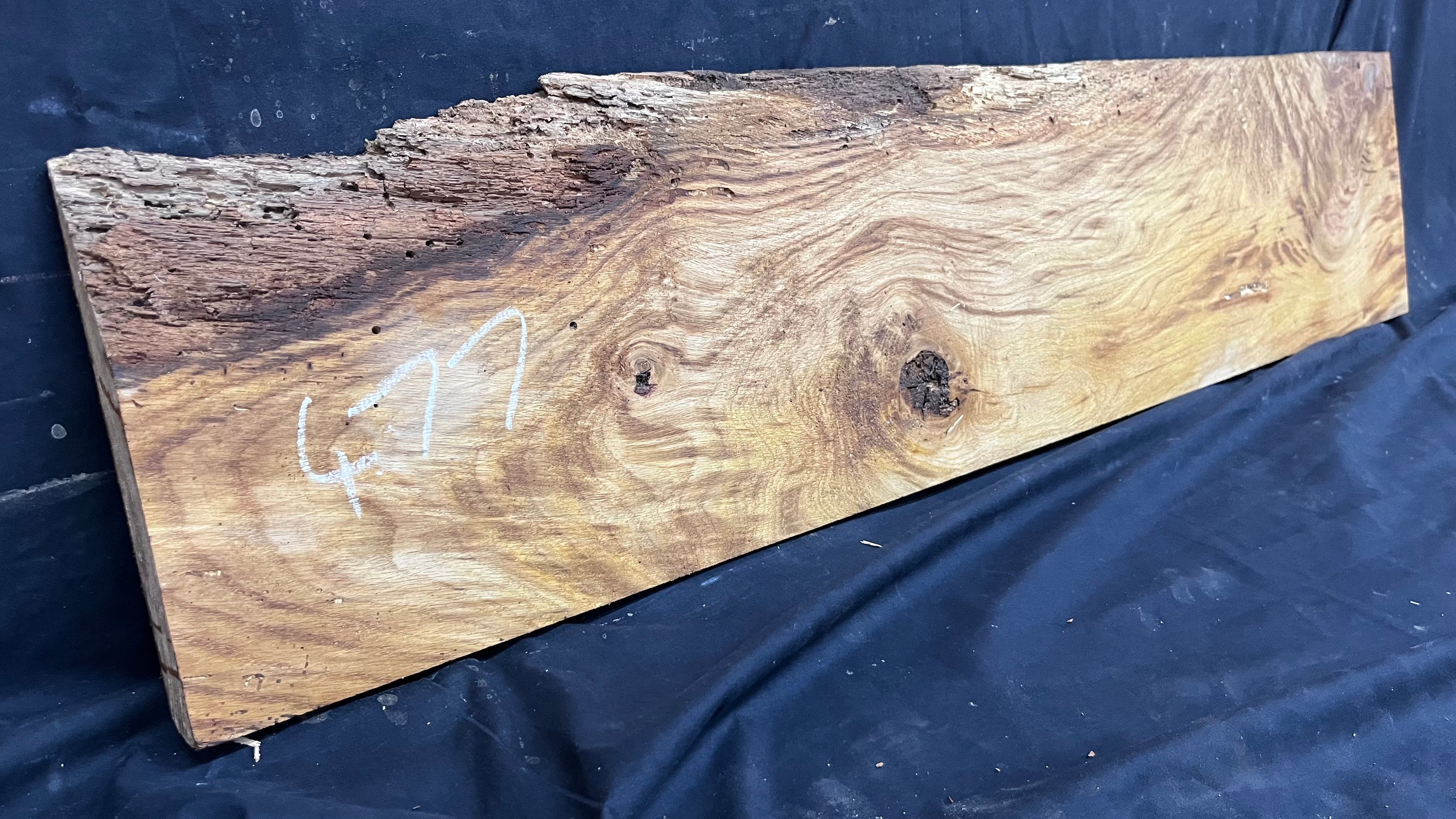 Oak slab, shelving, board, mantel 1167 L x 261 W x 32 D mm      (477mt)