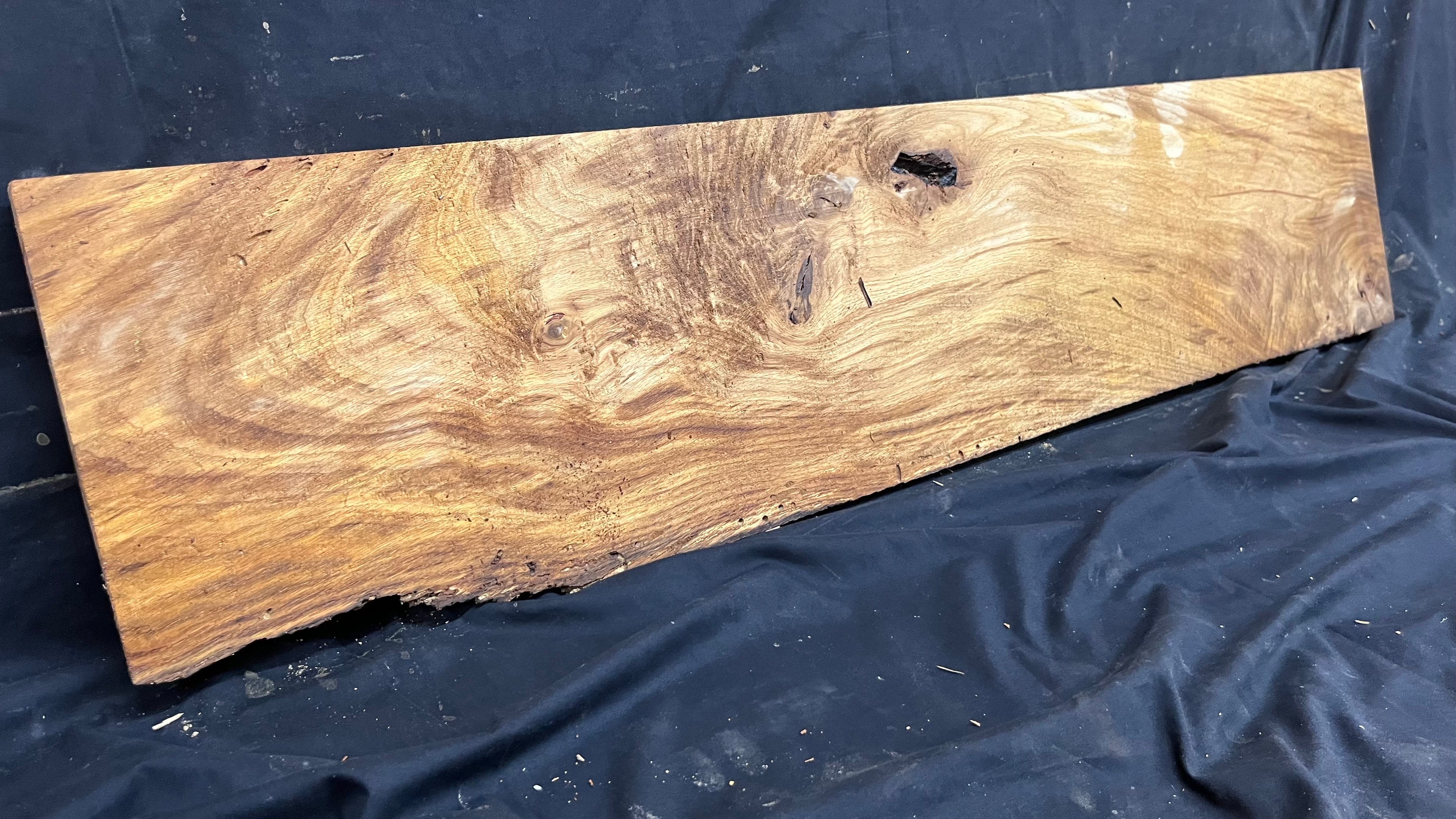 Oak slab, shelving, board, mantel 1167 L x 261 W x 32 D mm      (477mt)