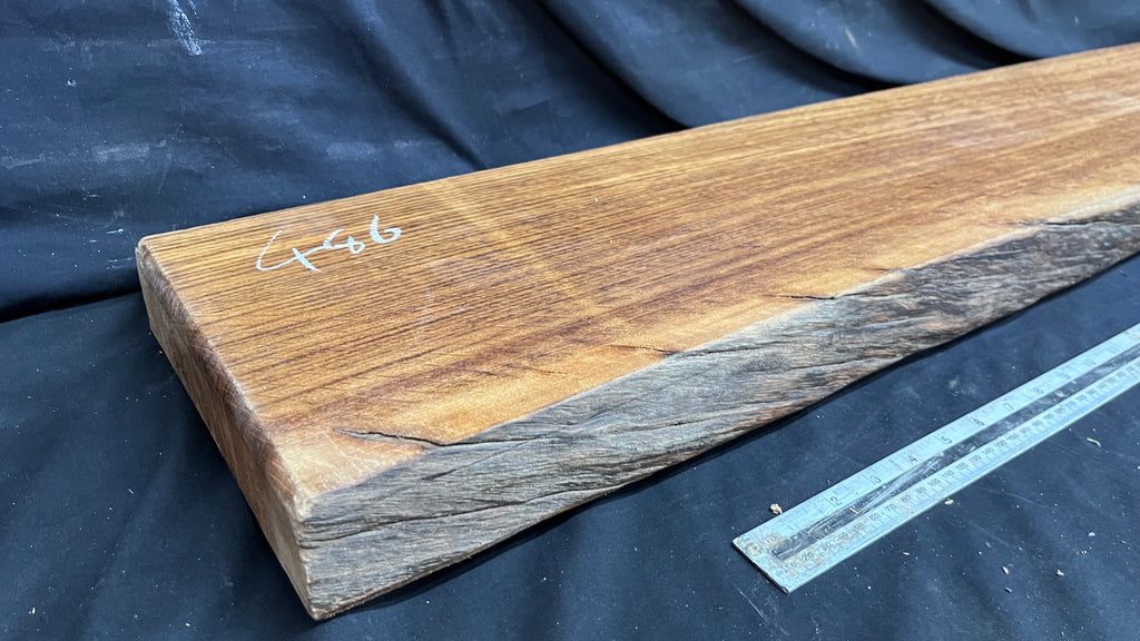 Brown oak mantel 1334 L x 221 W x 50 D mm      (486mt)