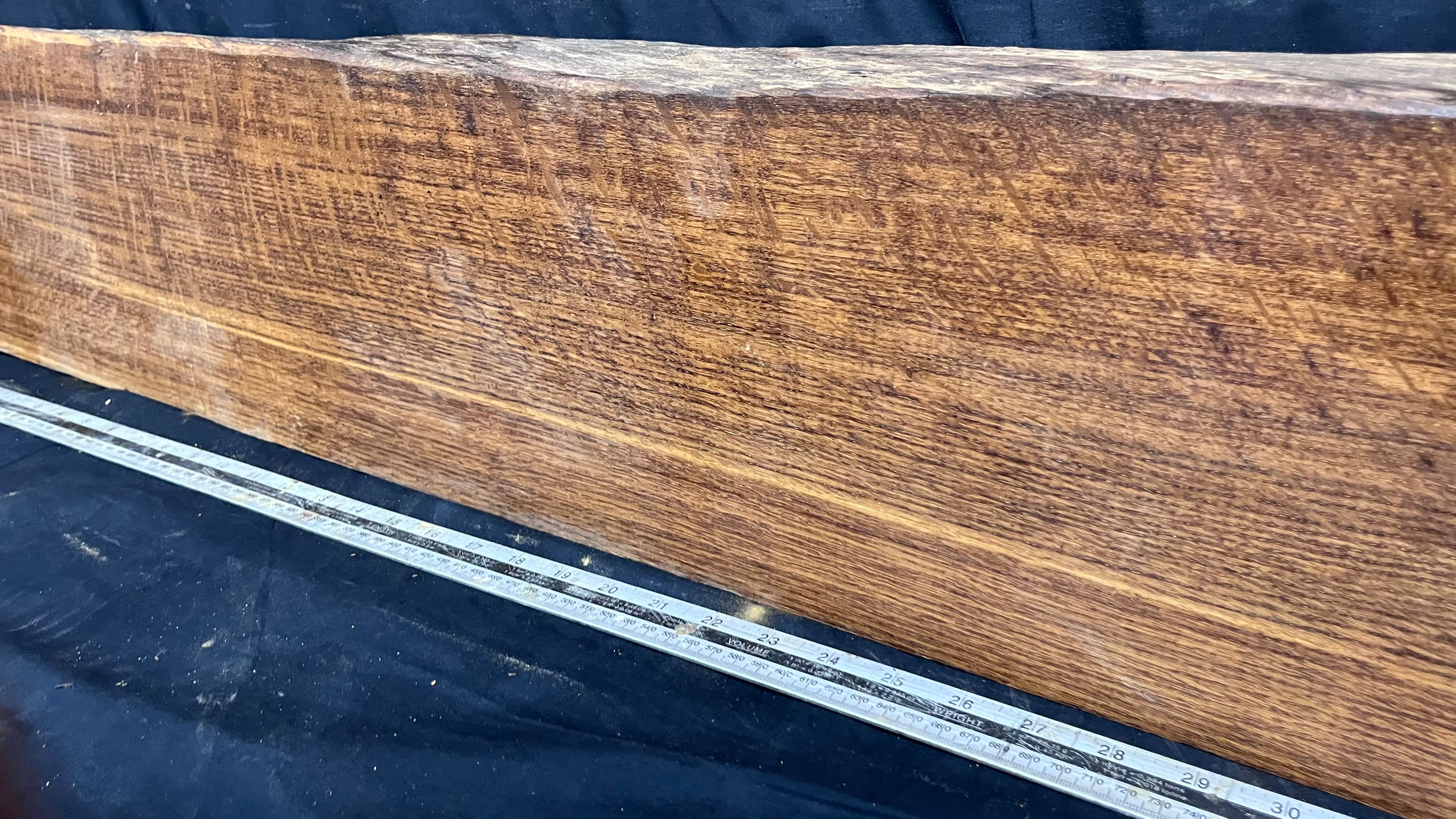 Brown oak mantel 1334 L x 221 W x 50 D mm      (486mt)