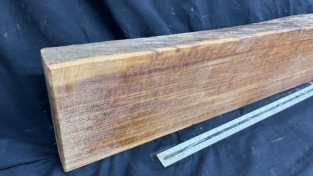 Brown oak mantel 1334 L x 221 W x 50 D mm      (486mt)