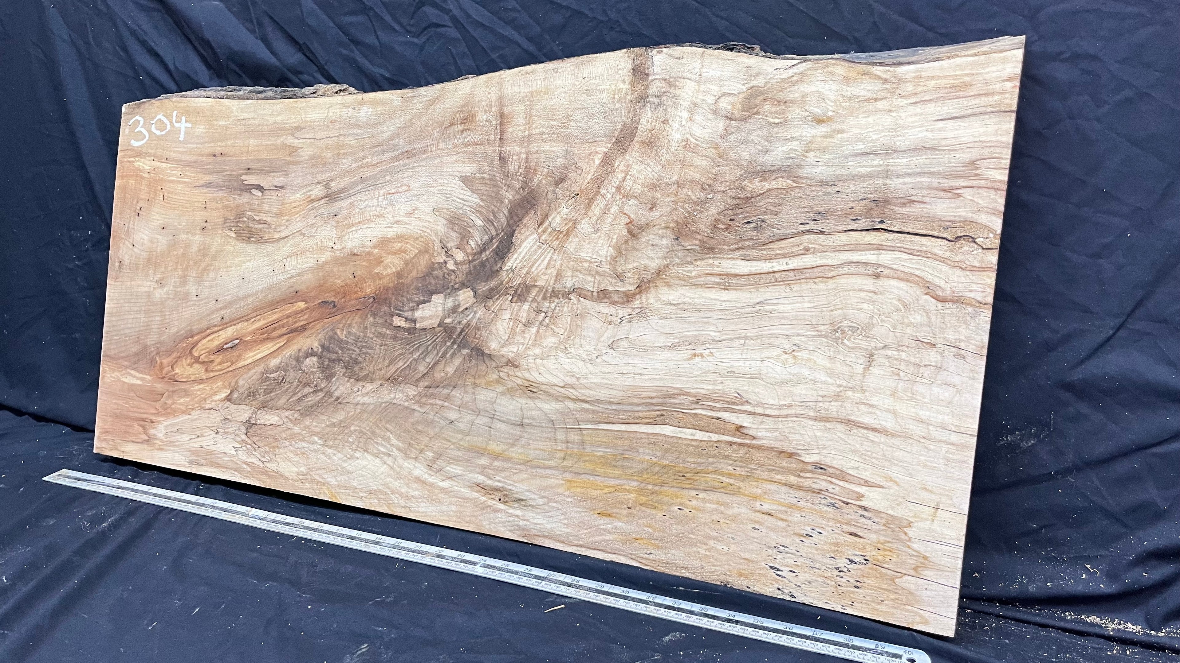 Sycamore wide plank, slab wood 1033 L x 507 W x 47 D (mm)    (304)