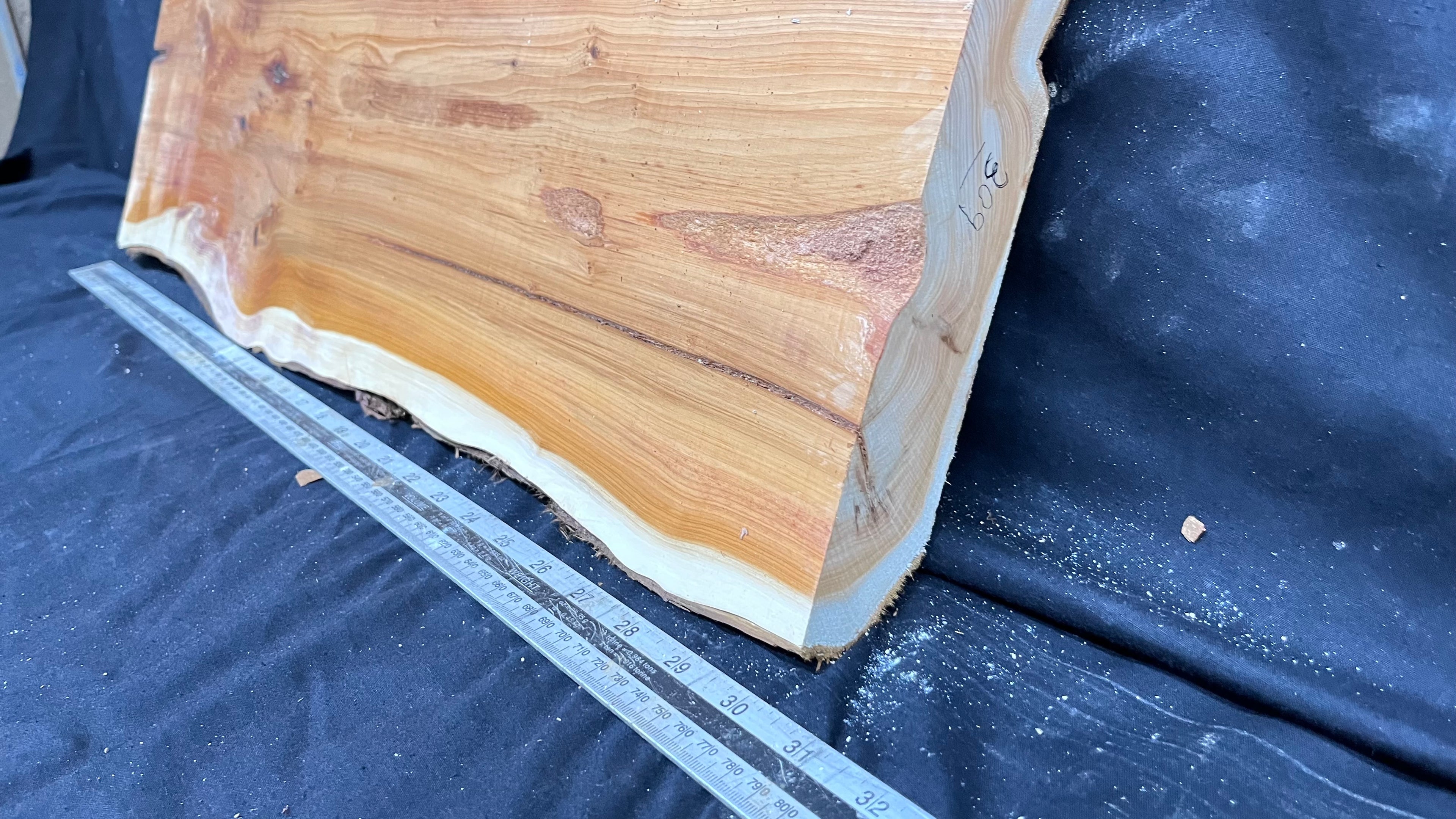 Hardwood yew, slab, board 732 L x 258 W x 43 D mm    (309)