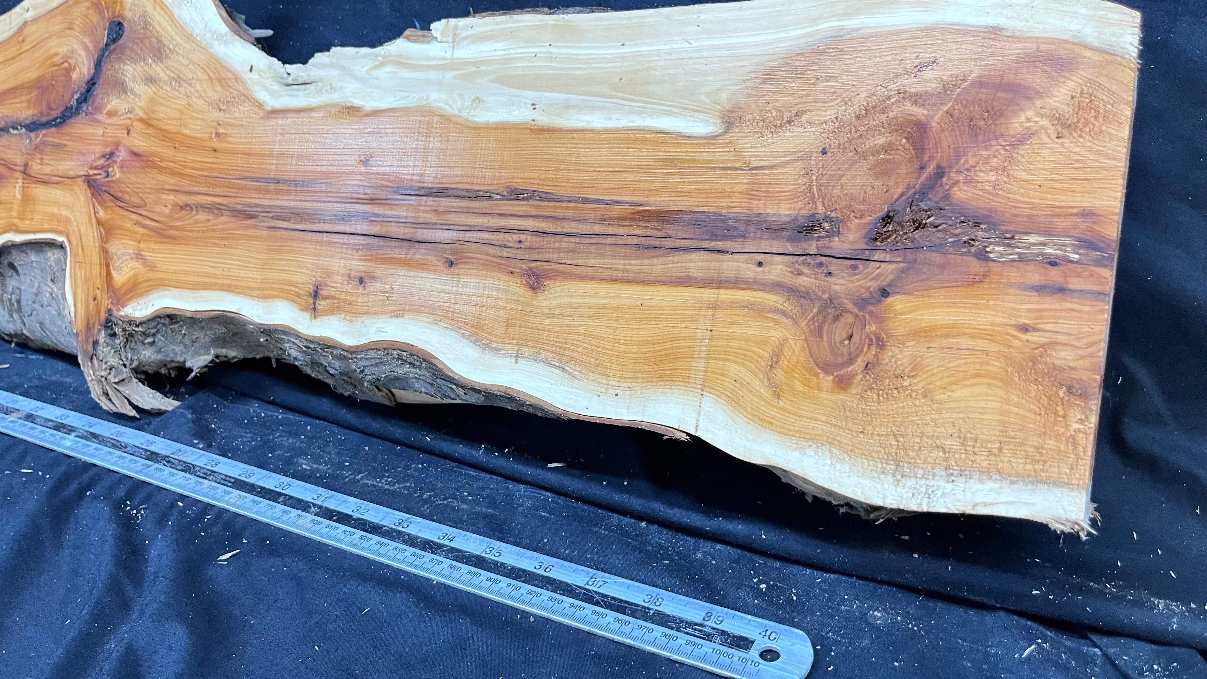 Hardwood yew, slab, board 1070 L x 227 W x 39 D mm    (319)