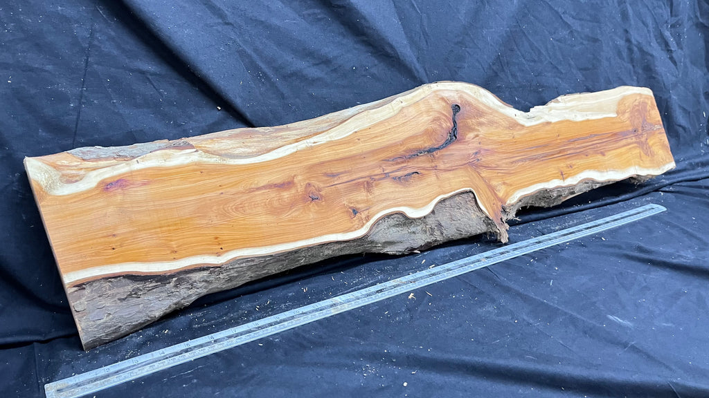 Hardwood yew, slab, board 1070 L x 227 W x 39 D mm    (319)