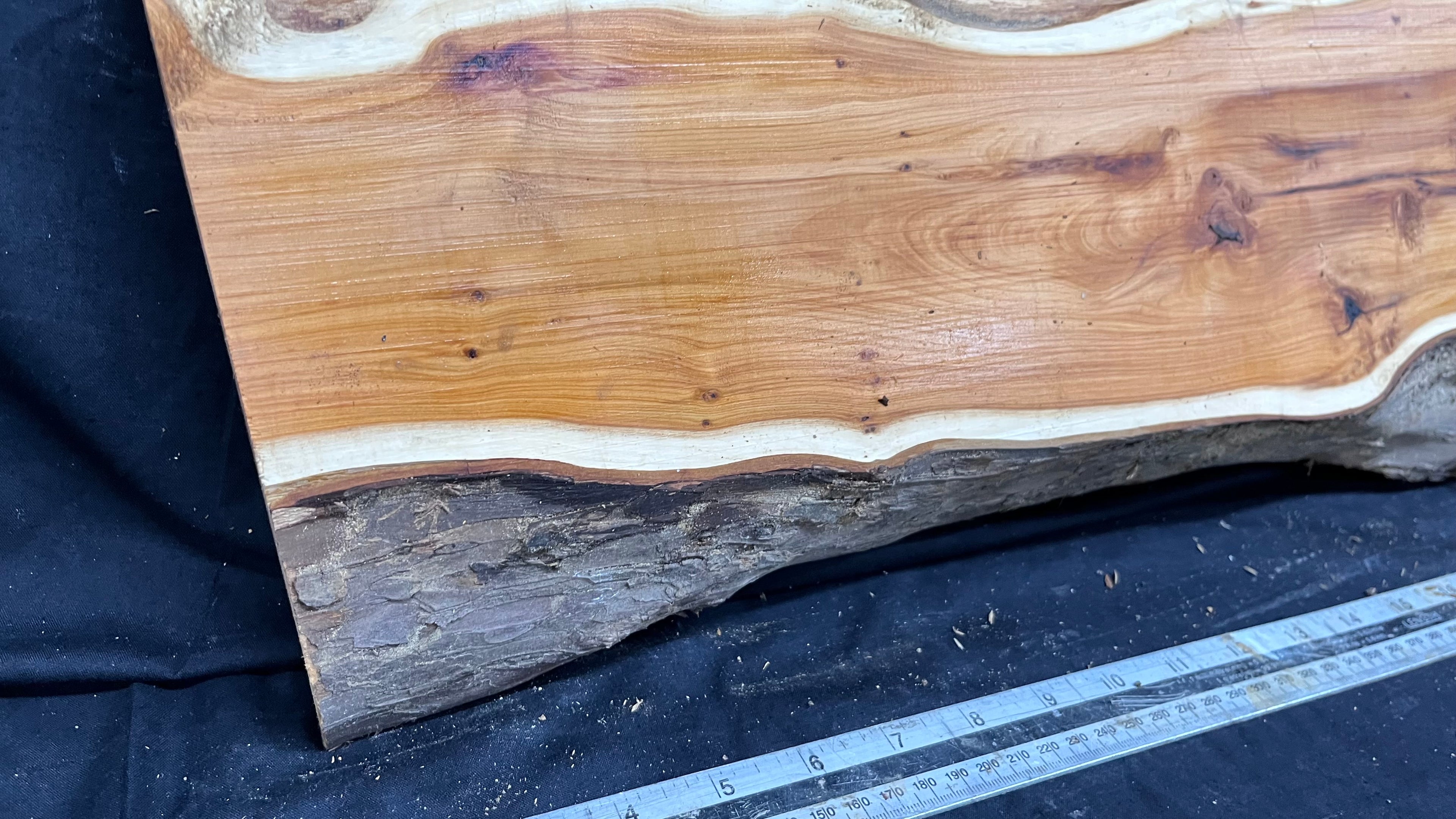 Hardwood yew, slab, board 1070 L x 227 W x 39 D mm    (319)