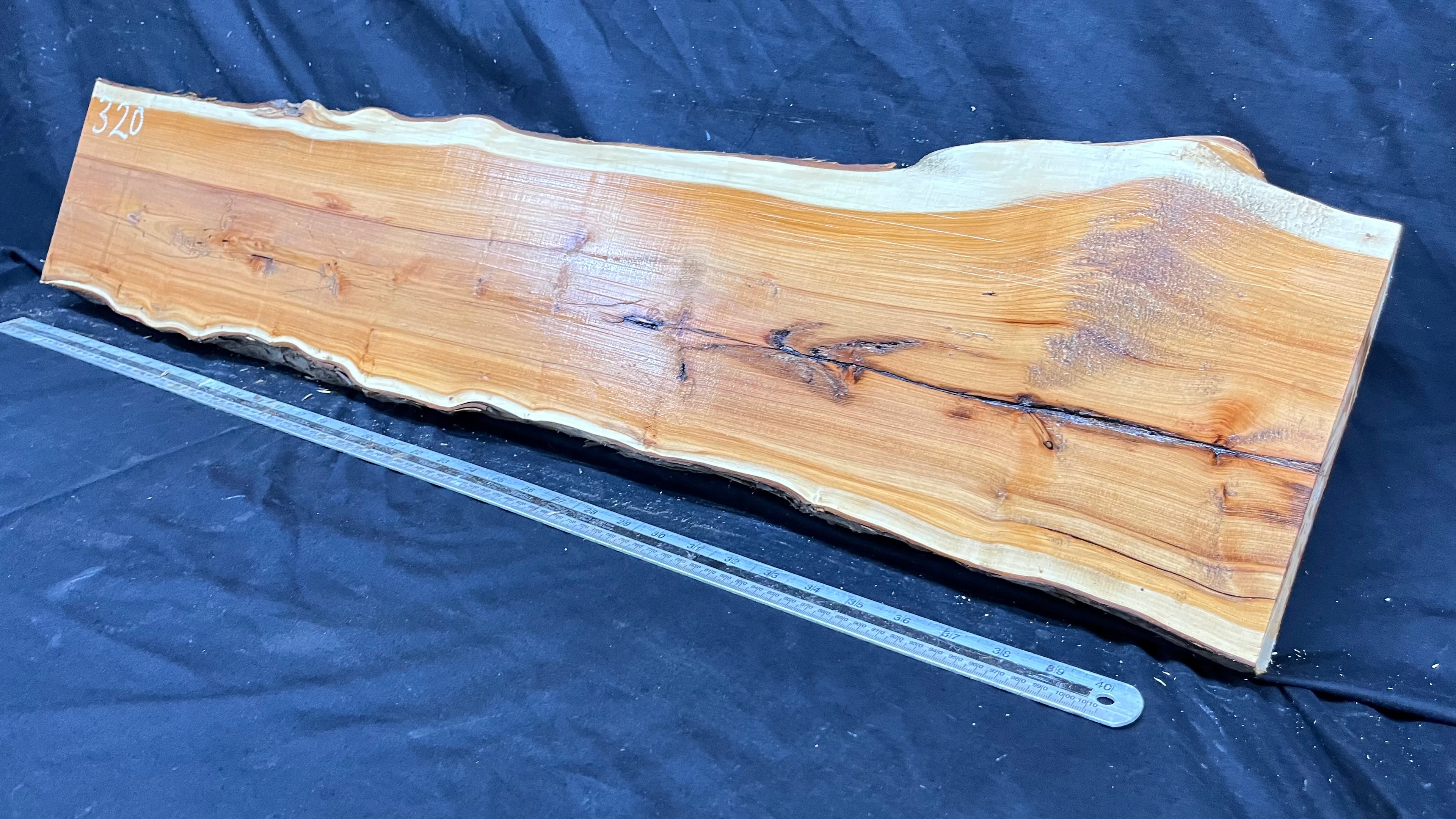 Hardwood yew, slab, board 1073 L x 219 W x 40 D mm    (320)