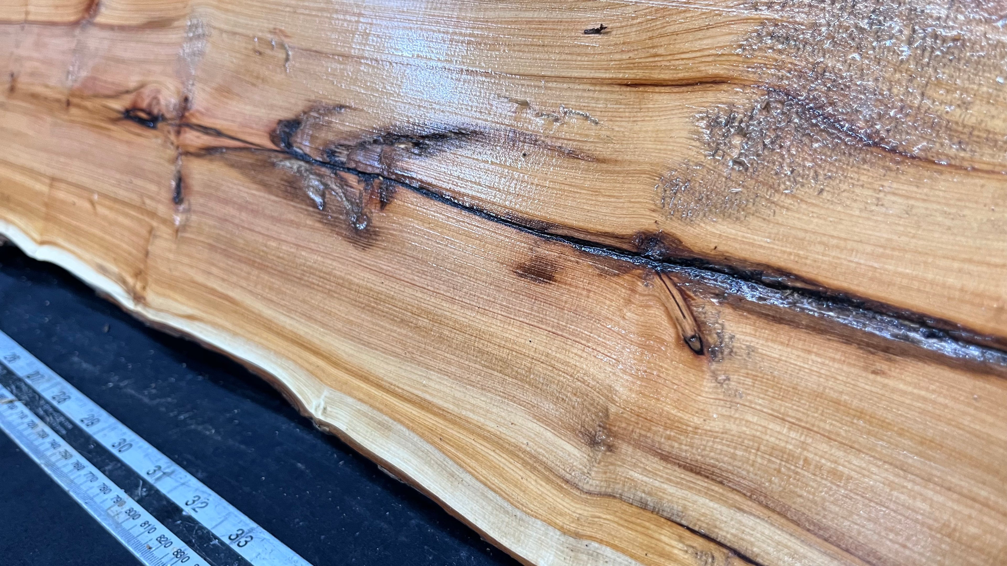 Hardwood yew, slab, board 1073 L x 219 W x 40 D mm    (320)