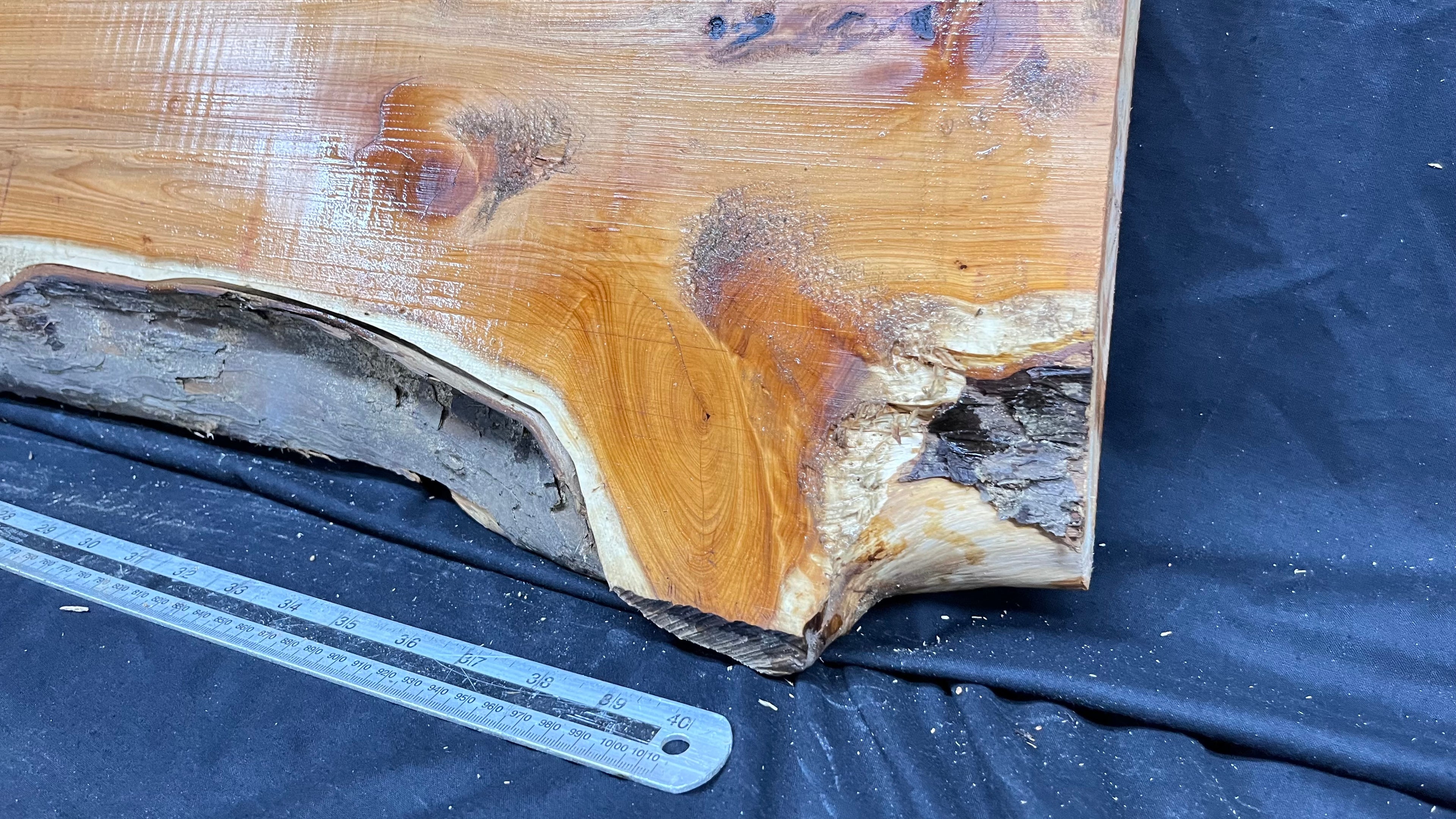 Hardwood yew, slab, board 1073 L x 219 W x 40 D mm    (320)