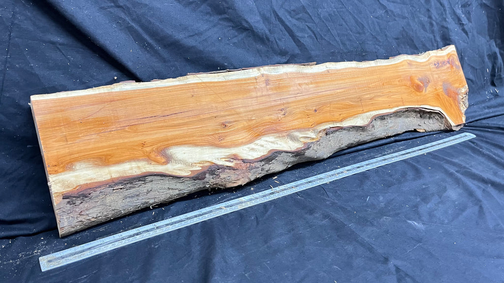 Hardwood yew, slab, board 1073 L x 219 W x 40 D mm    (320)