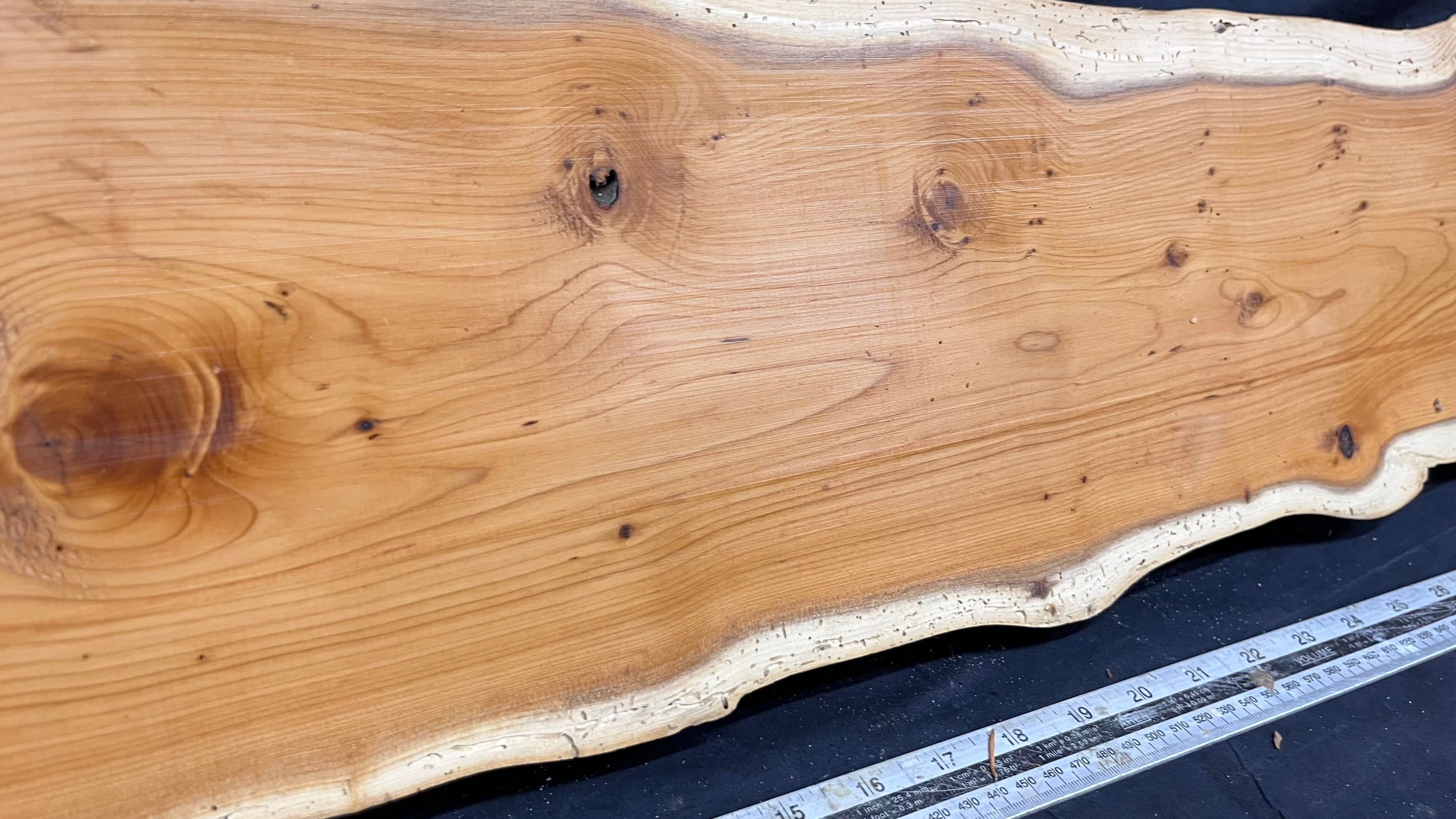 Hardwood yew, slab, board 972 L x 217 W x 37 D mm    (323)