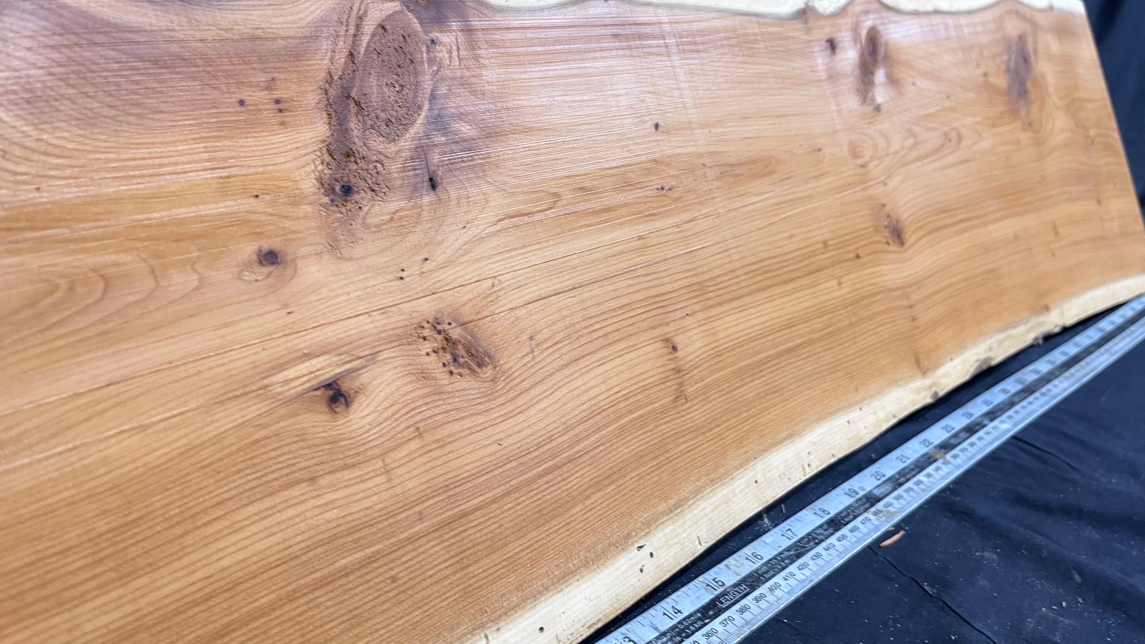 Hardwood yew, slab, board 1000 L x 247 W x 17 D mm    (326)