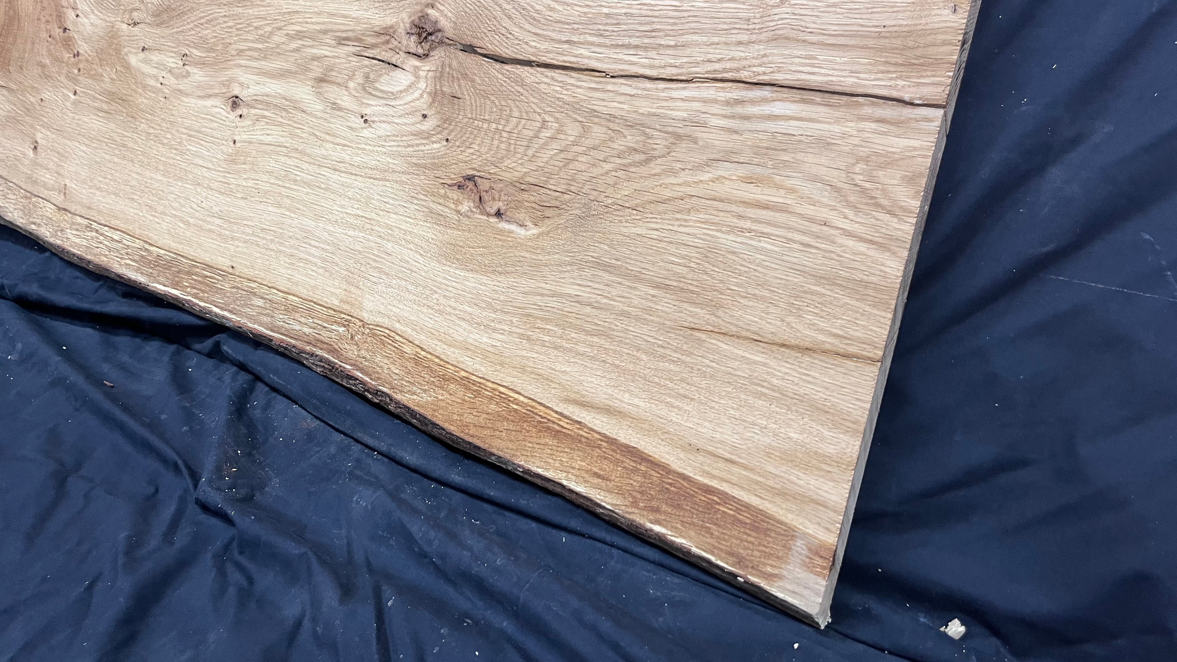 Oak resin project coffee table top 1525 L x 476 W x 21 D mm      (492mf)