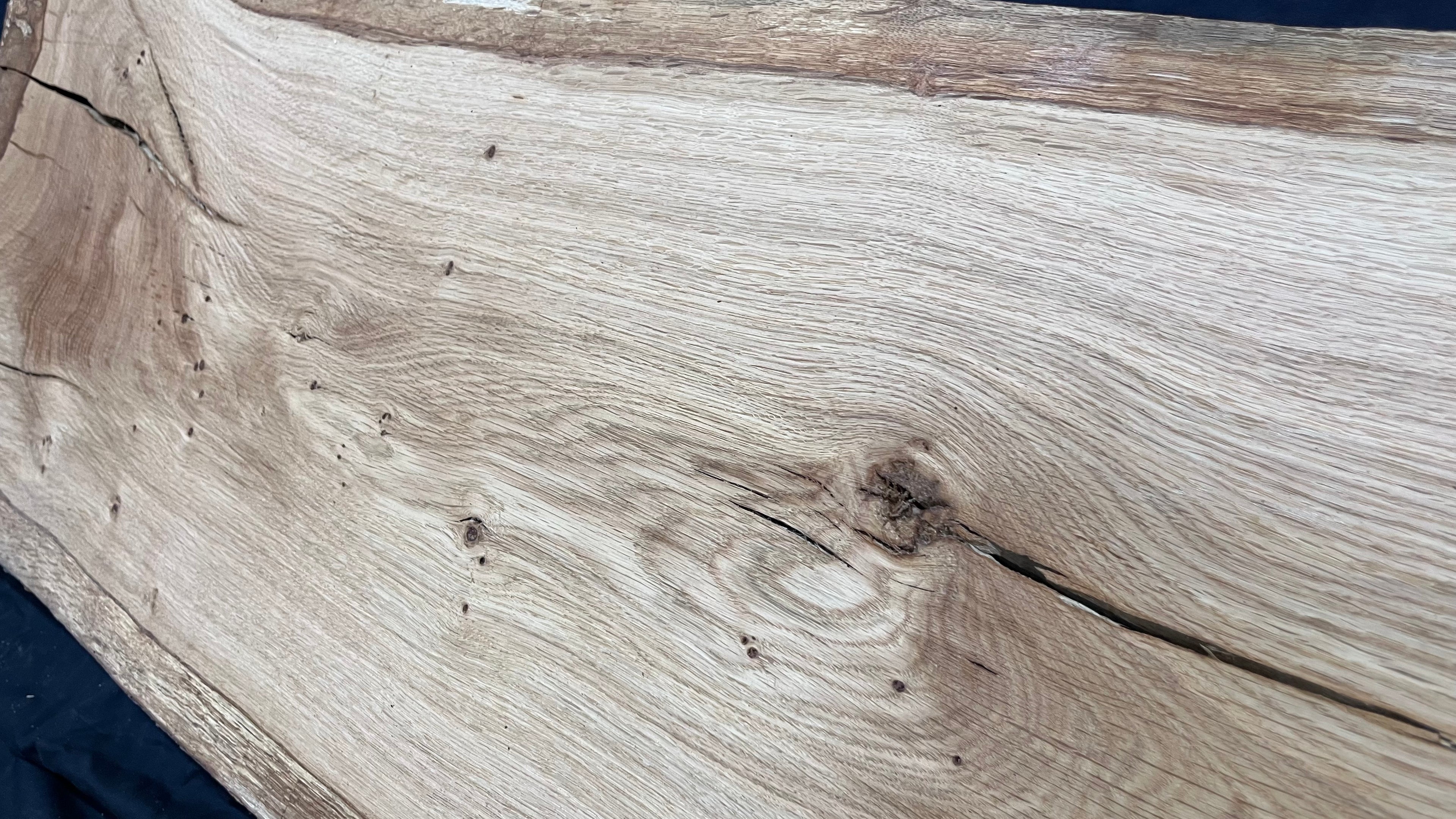Oak resin project coffee table top 1525 L x 476 W x 21 D mm      (492mf)